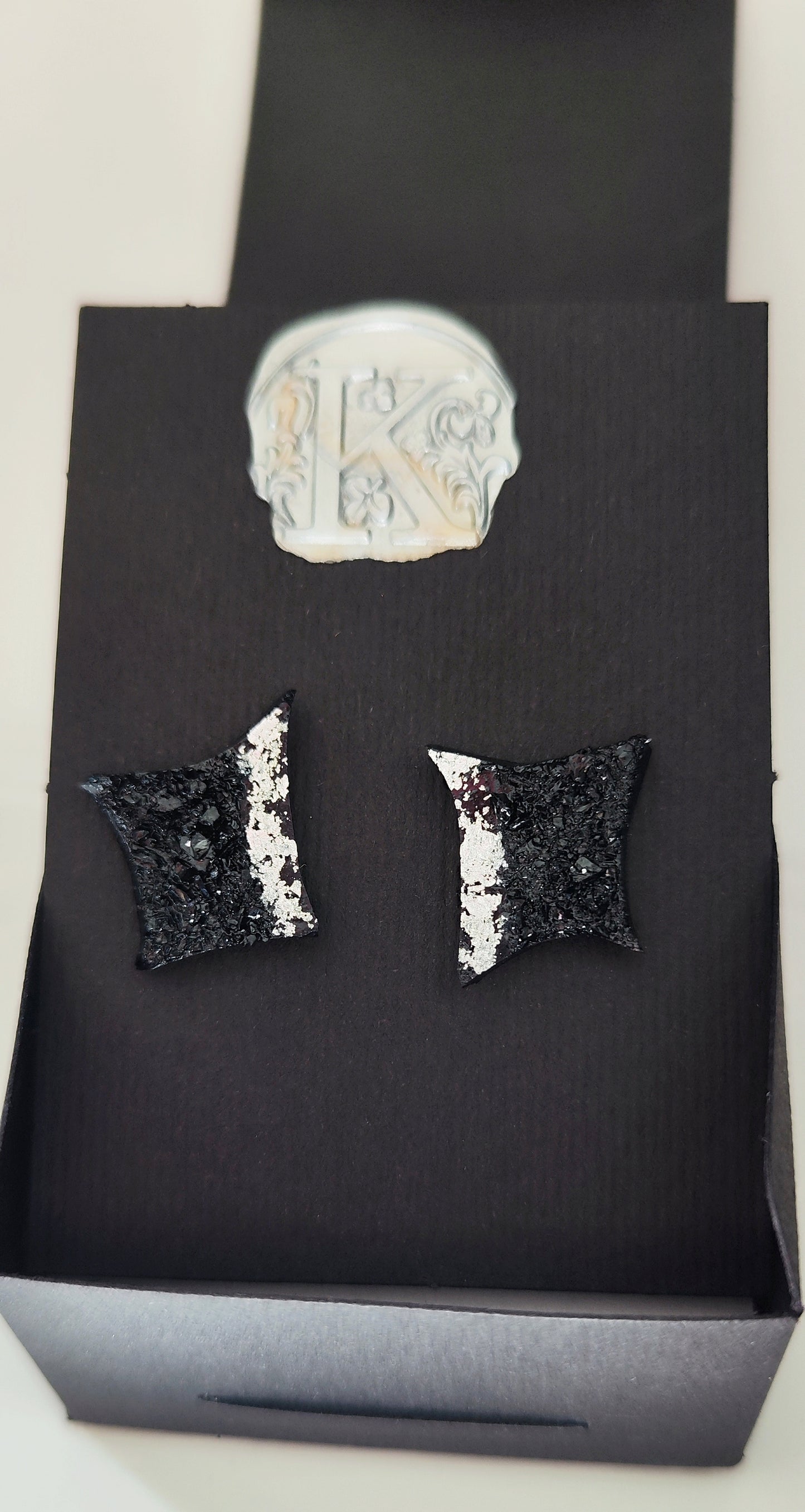 earrings, earrings set, etsy, butterfly, charms, stainless steel, for oval face, long drop, luxury, love, large, black, brands, bridal, big, modern, violet, gold, silver, black, rosegold, round, round face, unique, european, clip on, handmade, jewelry, jewellry, kpop, nz, pinterest, shop, sunflower, type, titanium, uhani, viseči, srebrni, zlati, vijolični, kirursko jeklo, za pripet, rože, roze, roza, ročno delo, antialergijski, medicinski, kamen, naravni, narava, belo zlato, premog, kuolmi, marjeta hribar,