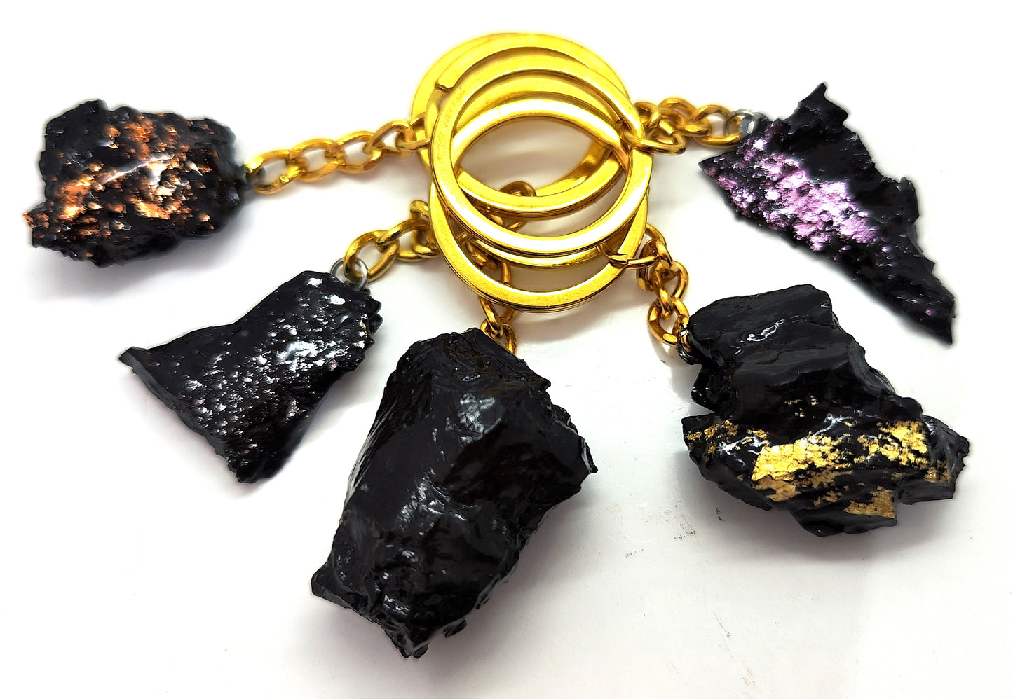 The KUOLMi keyring is the perfect accessory and gift. Each product is unique. The product photo shown here can only be understood as an example. The appearance of your stone will always differ from the figure shown here. But we always choose a beautiful stone for you. Packed in gift packaging. A description of the coal from which the keyring is made is added as a gift. Perfect gift for every man.
