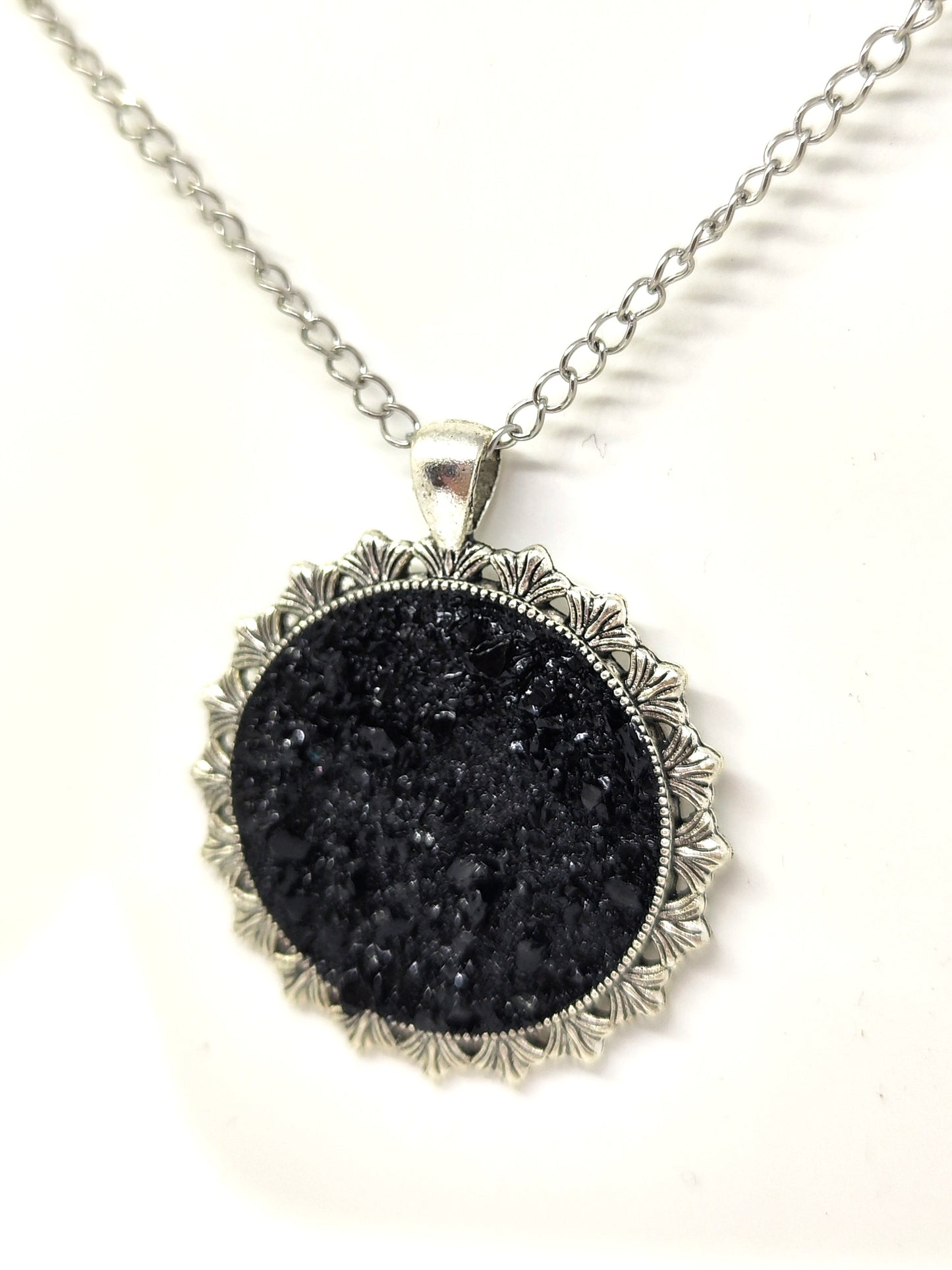 KUOLMi Rose Necklace