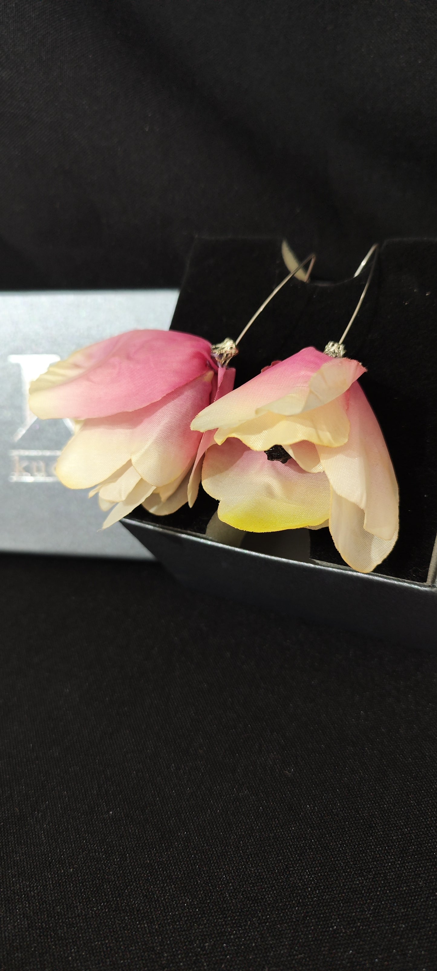 KUOLMi Magnolia Hanging Earrings