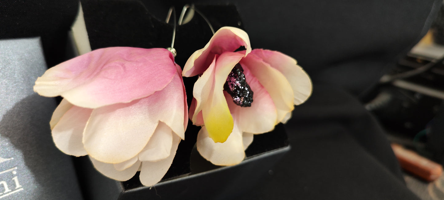 KUOLMi Magnolia Hanging Earrings