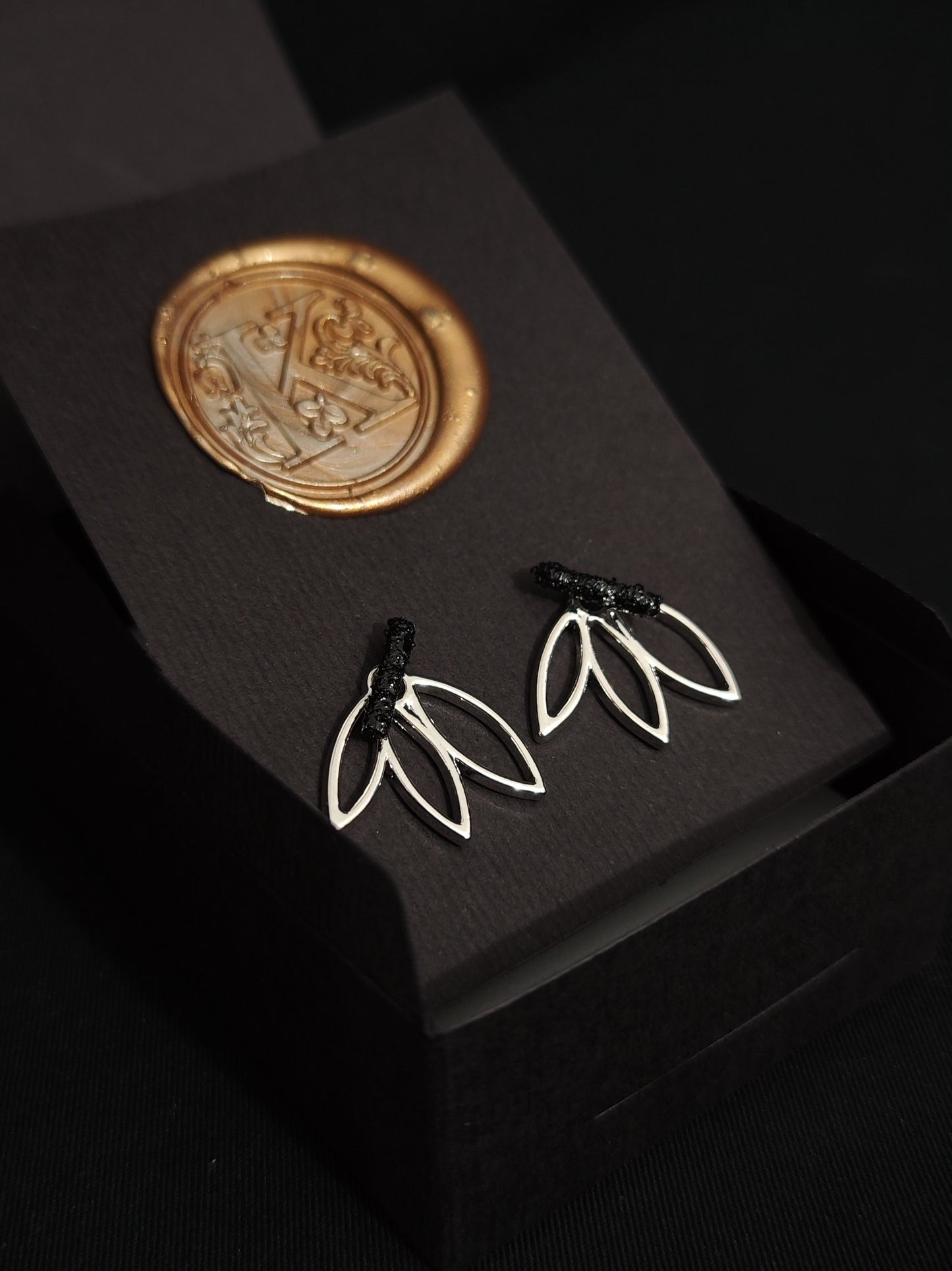 earrings, earrings set, etsy, butterfly, charms, stainless steel, for oval face, long drop, luxury, love, large, black, brands, bridal, big, modern, violet, gold, silver, black, rosegold, round, round face, unique, european, clip on, handmade, jewelry, jewellry, kpop, nz, pinterest, shop, sunflower, type, titanium, uhani, viseči, srebrni, zlati, vijolični, kirursko jeklo, za pripet, rože, roze, roza, ročno delo, antialergijski, medicinski, kamen, naravni, narava, belo zlato, premog, kuolmi, marjeta hribar,