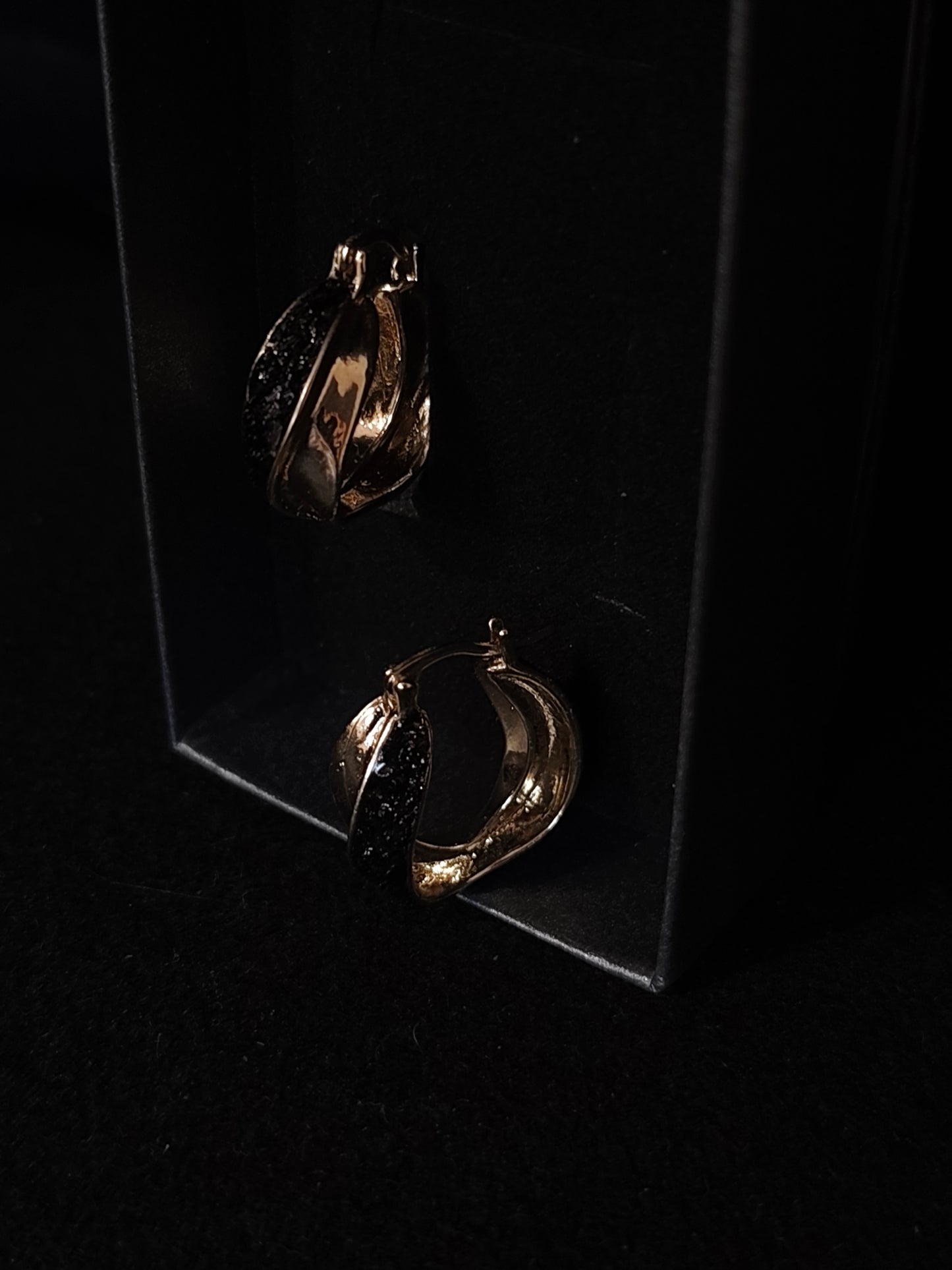Rinke, earrings with coal, KUOLMi nakit premog
