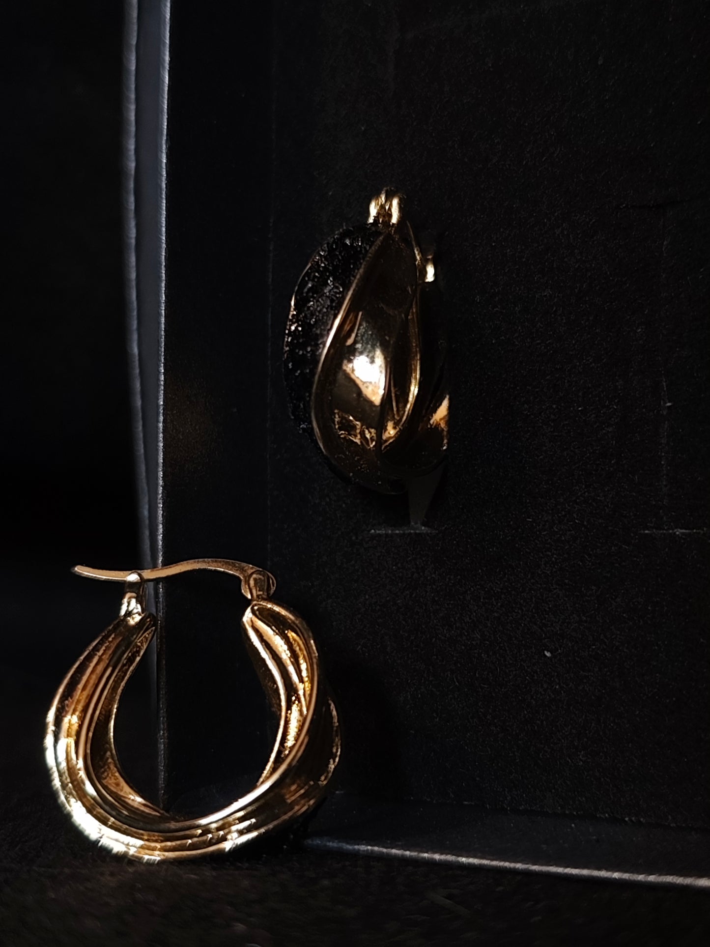 Rinke, earrings with coal, KUOLMi nakit premog