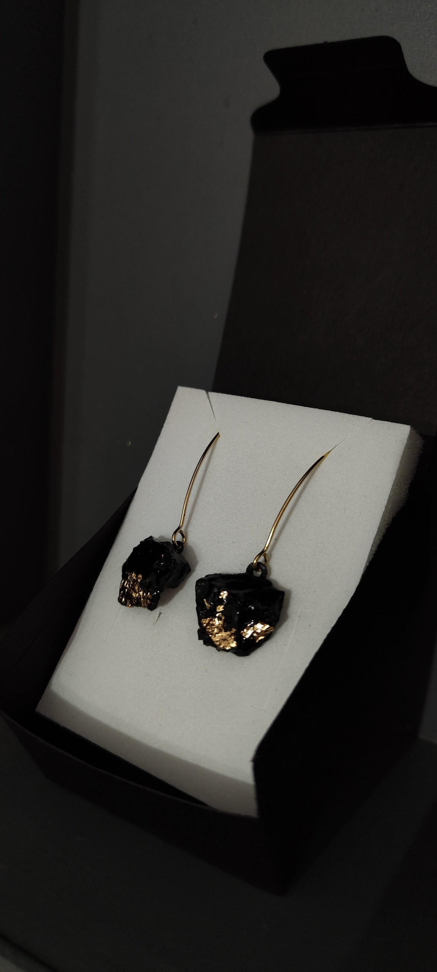 Elegant Hanging Earrings Gold Style