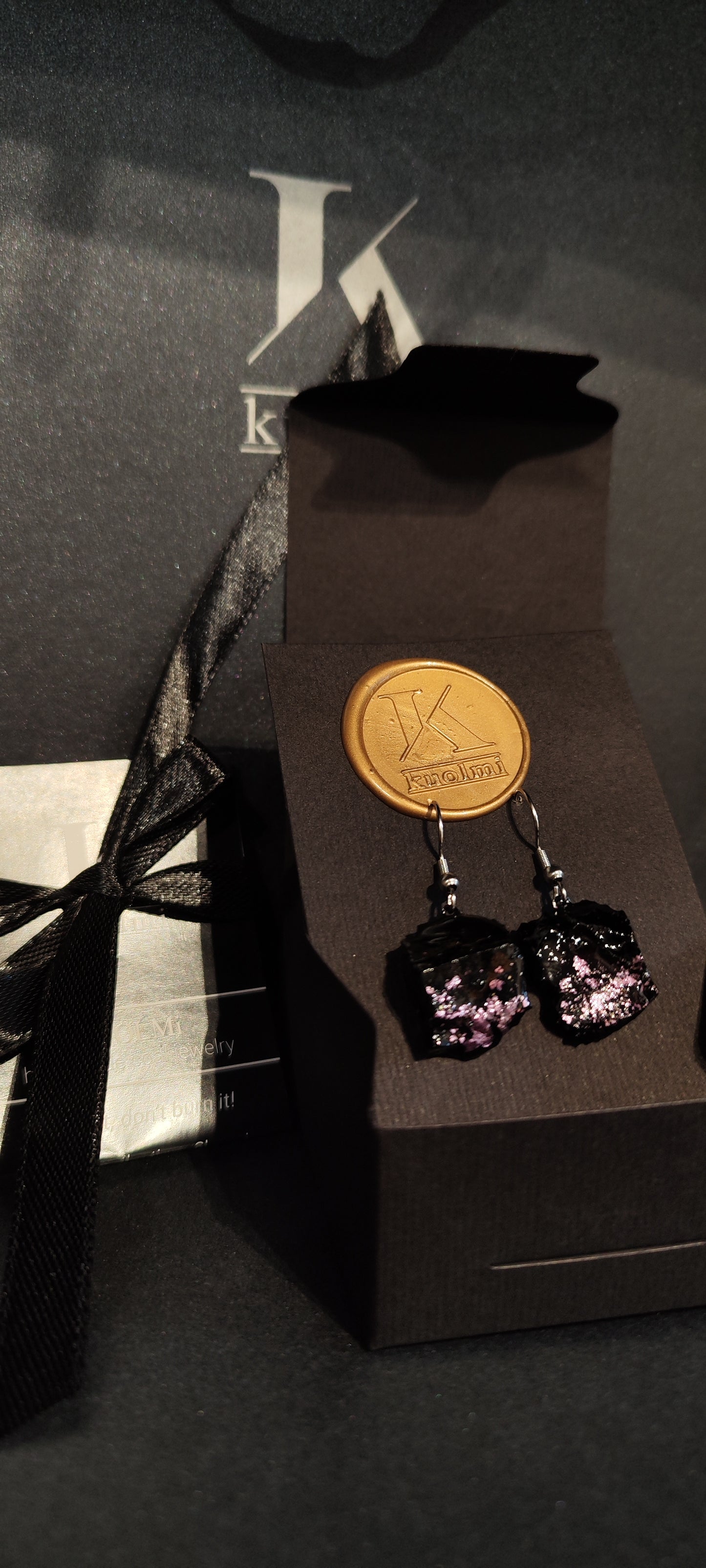 KUOLMi Lila Hanging Earrings