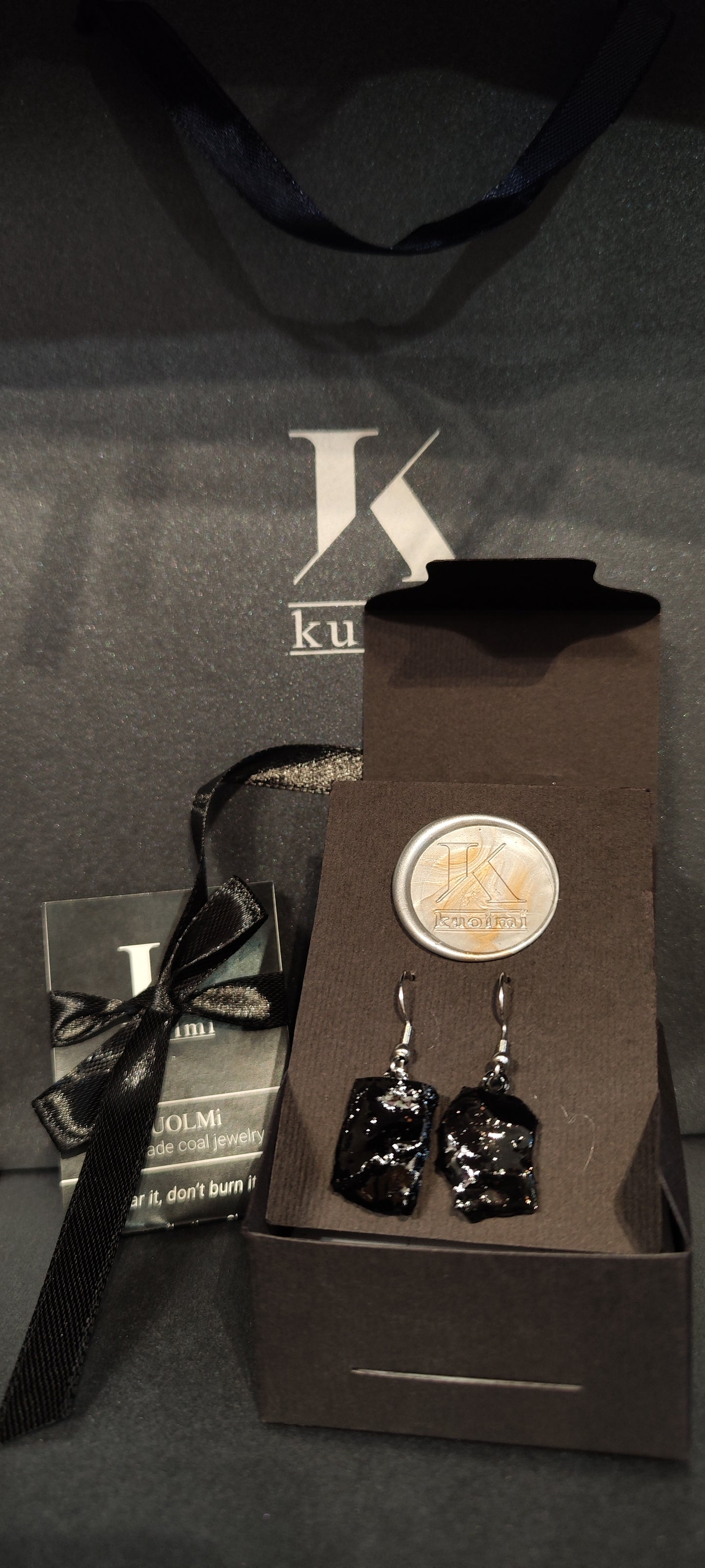 KUOLMi Black Hanging Earrings