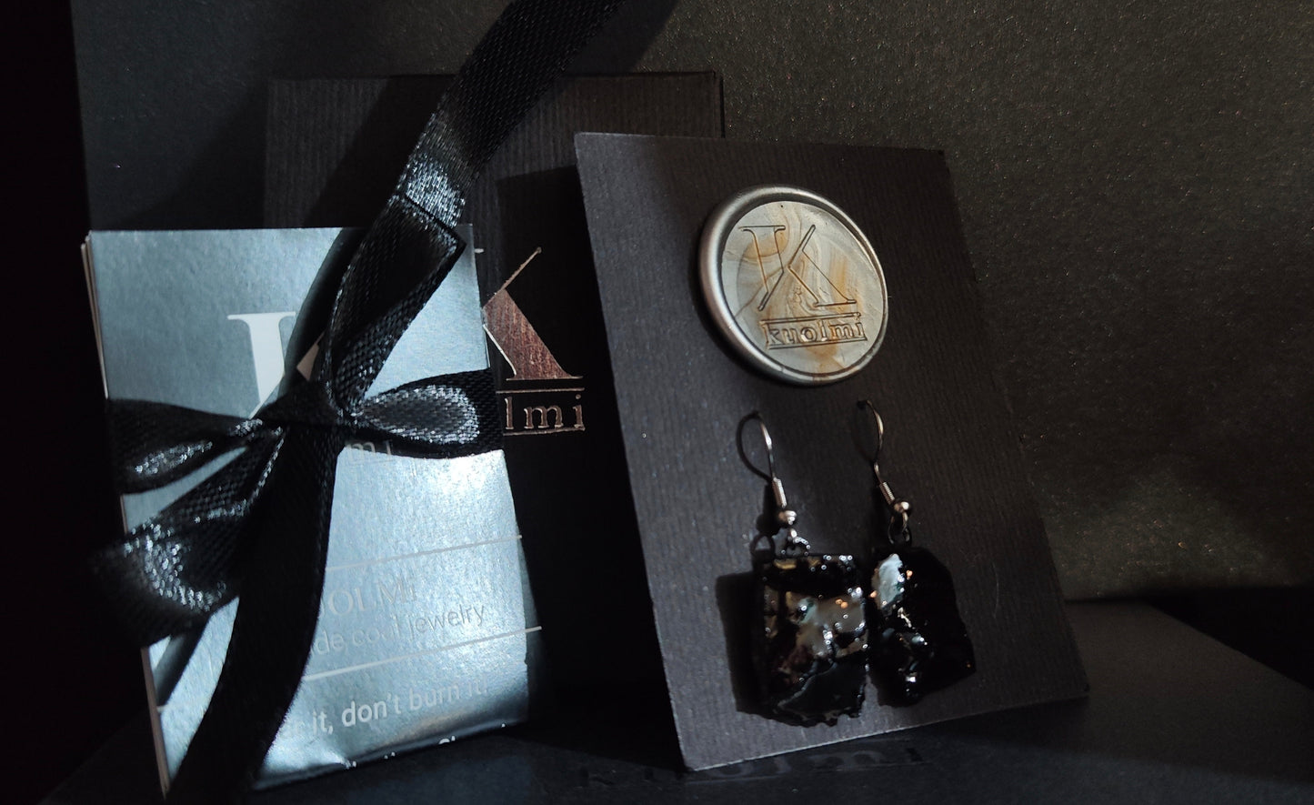 KUOLMi Black Hanging Earrings