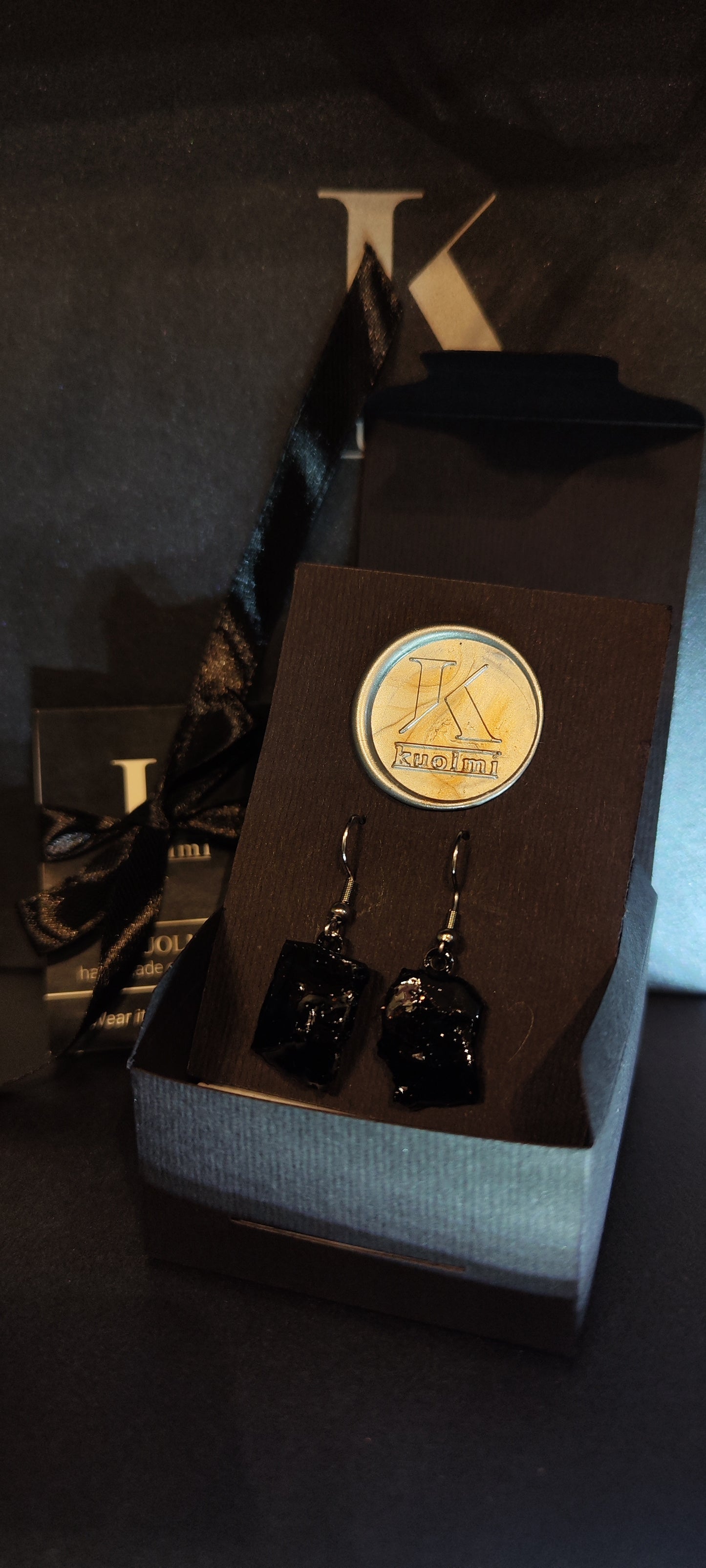 KUOLMi Black Hanging Earrings