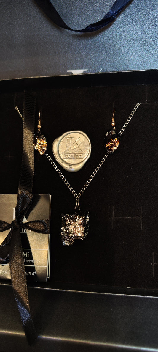 Complete KUOLMi with dangling earrings