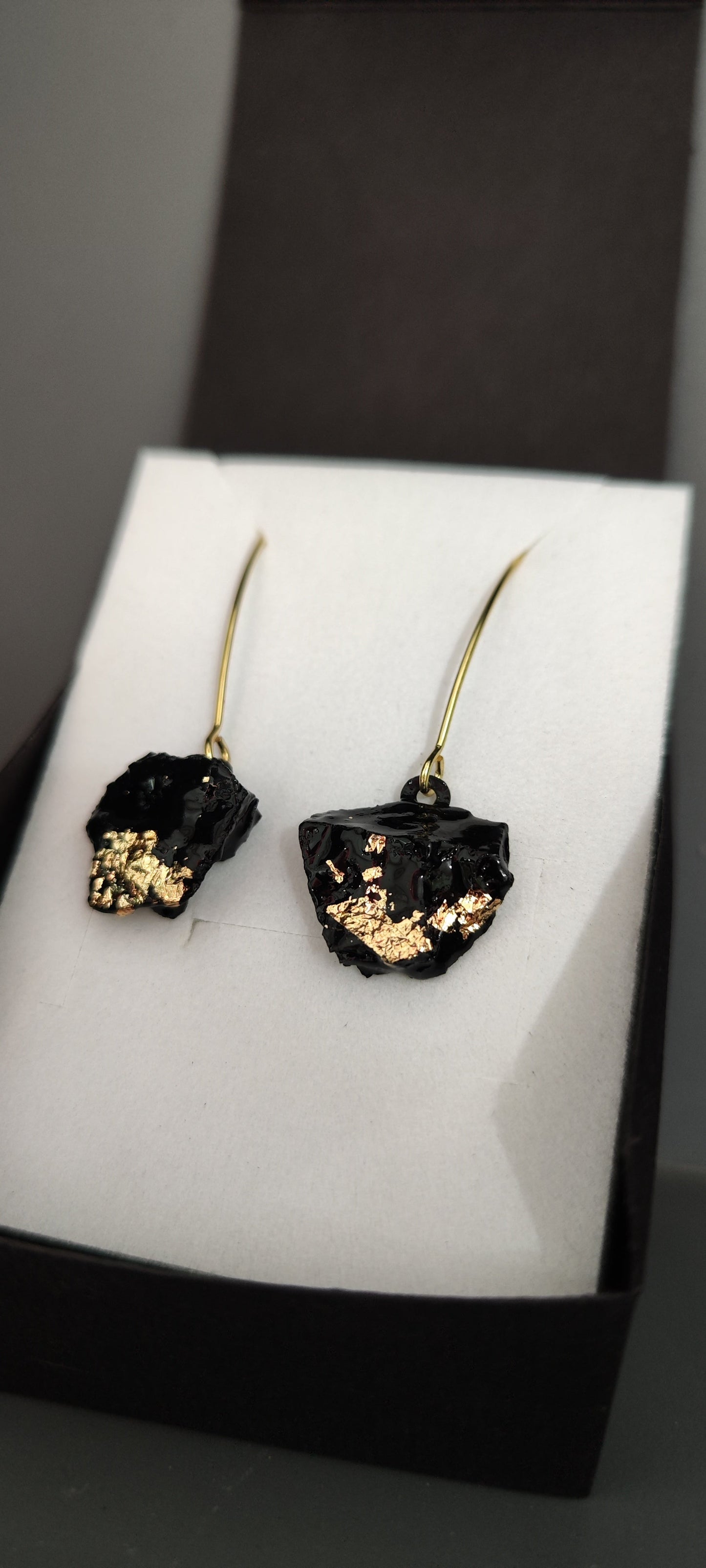 Elegant Hanging Earrings Gold Style