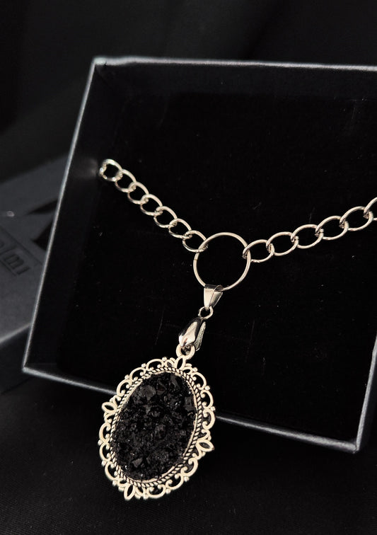 nakit KUOLMi, premog, nakit iz premoga, choker, memories, obesek, jeklo, ročno delo, handmade, marjeta hribar