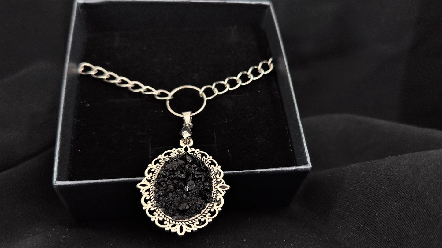 nakit KUOLMi, premog, nakit iz premoga, choker, memories, obesek, jeklo, ročno delo, handmade, marjeta hribar