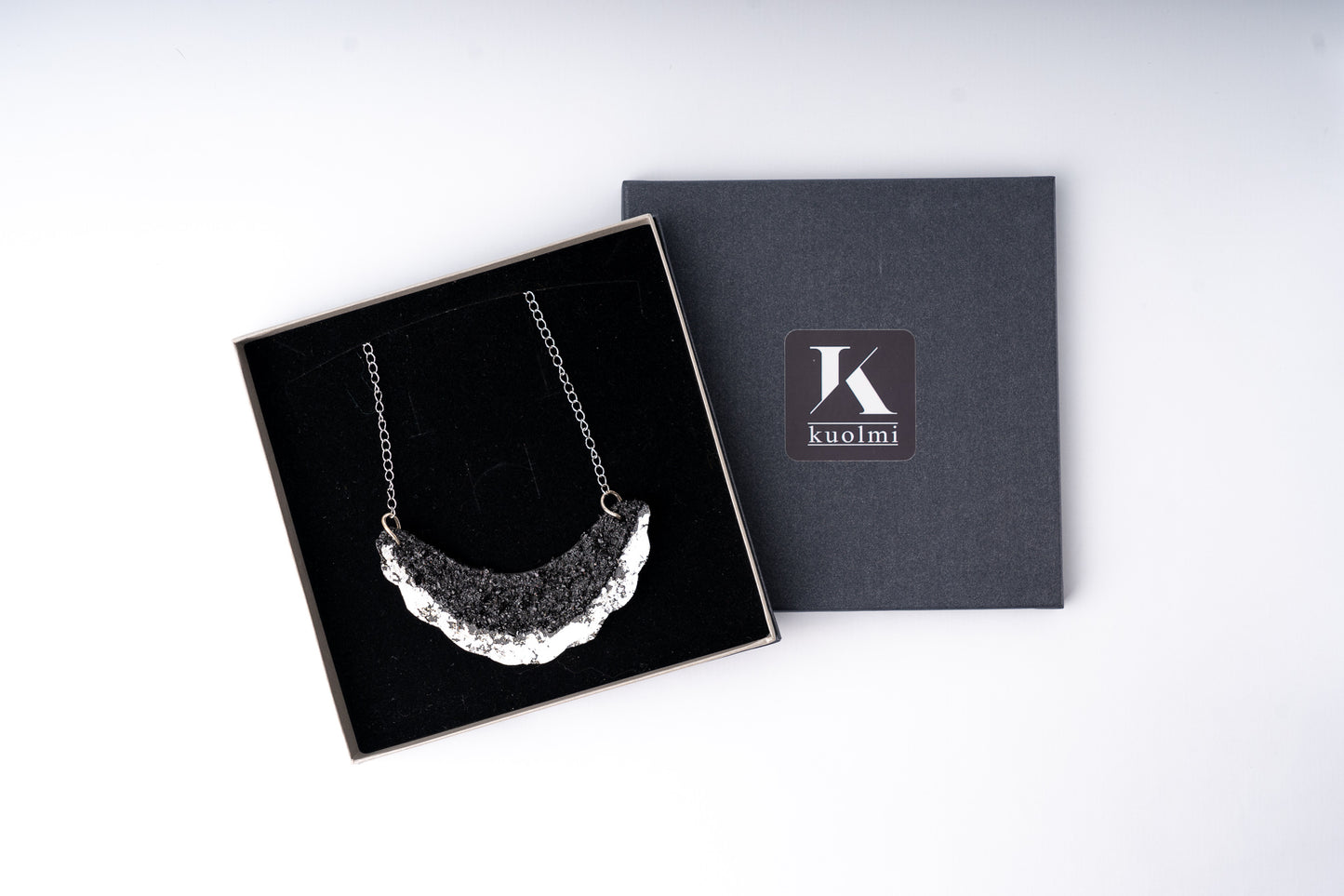 Wear it in black or white for the subtle and stylish upgrade of the styling. Try it in rich, solid colors, too, because it is going to look awesome with a red or purple blouse. With this necklace, winter sweaters won’t be boring anymore, and in summer try it on a simple top. Just don’t save it for special occasions. Because the special occasion is every day!