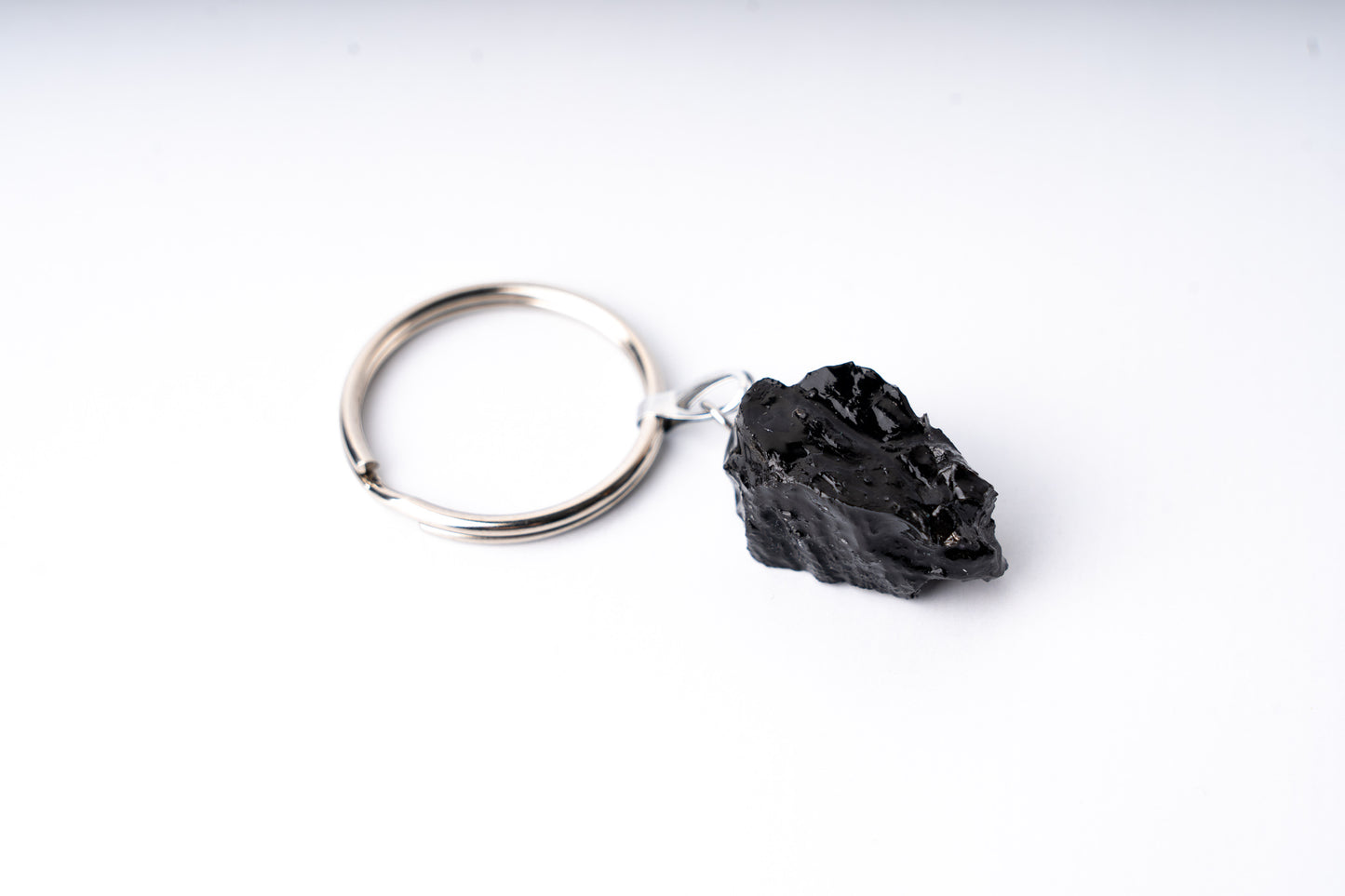 The KUOLMi keyring is the perfect accessory and gift. Each product is unique. The product photo shown here can only be understood as an example. The appearance of your stone will always differ from the figure shown here. But we always choose a beautiful stone for you. Packed in gift packaging. A description of the coal from which the keyring is made is added as a gift. Perfect gift for every man.