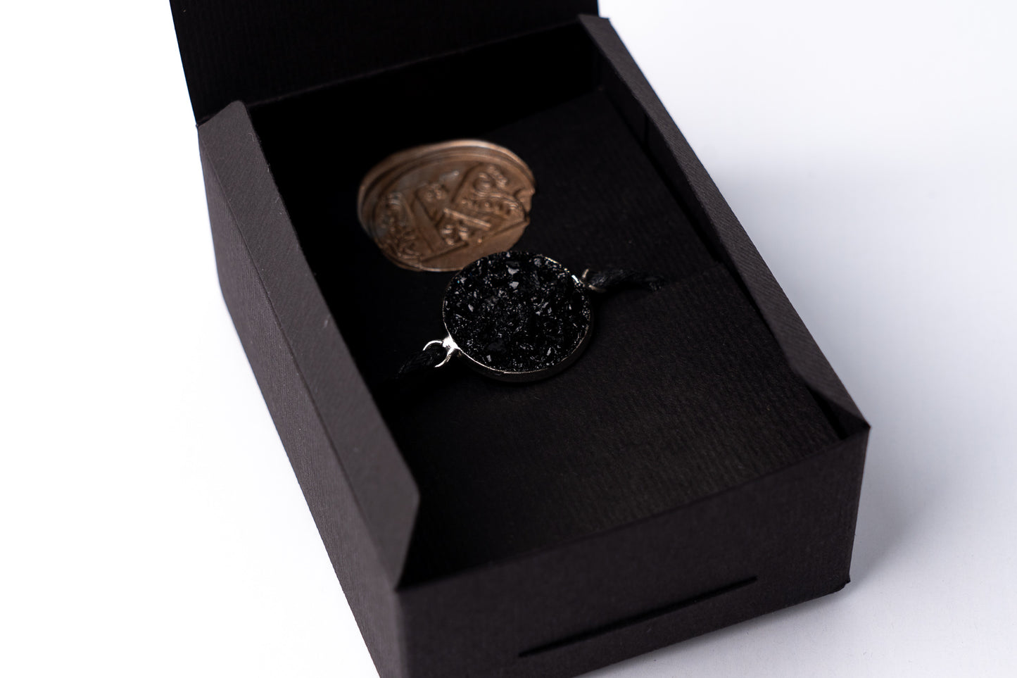 Simple bracelet Circle on the black string. Made of coal and stainless steel. Perfect gift for every man. Packed in gift packaging, a description of the coal from which the bracelet is made, is added as a gift.