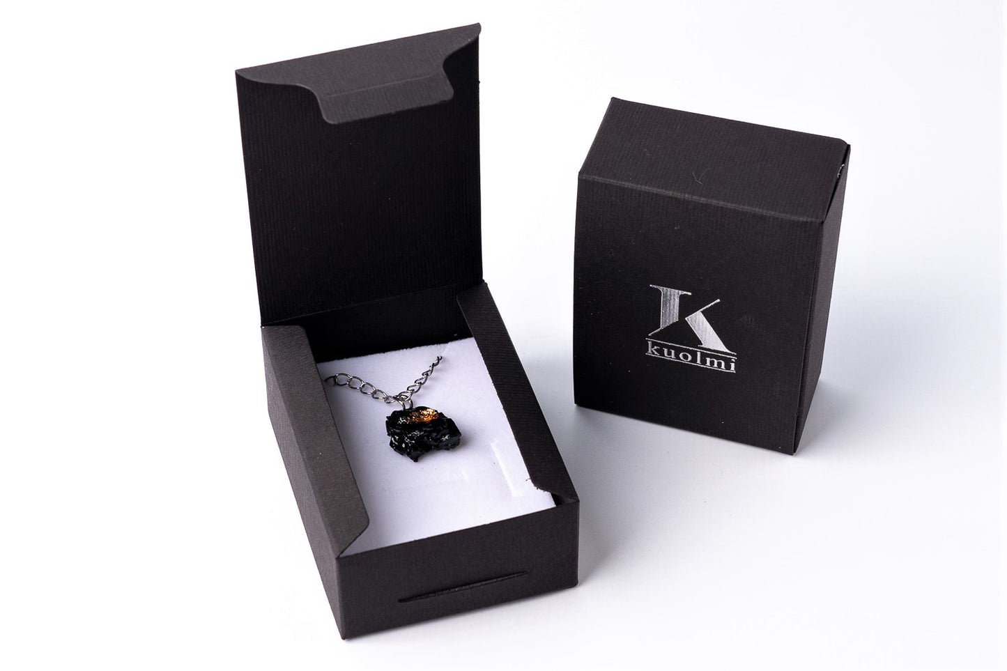 This beautiful necklace combines an edgy attitude and a contemporary feel. A perfect mix of styles and very comfortable to wear. Wear it in black or white for the subtle and stylish upgrade of the styling. Try it in rich, solid colors, too, because it is going to look awesome with a red or purple blouse. With this necklace, winter sweaters won’t be boring anymore, and in summer try it on a simple top. Just don’t save it for special occasions. Because the special occasion is every day!