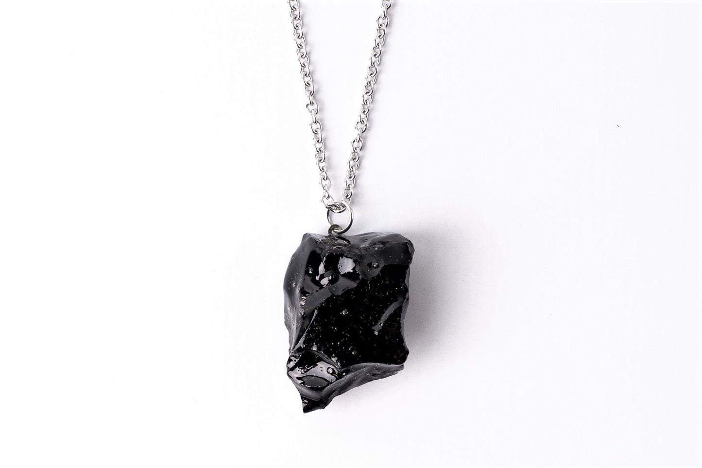 This beautiful necklace combines an edgy attitude and a contemporary feel. A perfect mix of styles and very comfortable to wear. Wear it in black or white for the subtle and stylish upgrade of the styling. Try it in rich, solid colors, too, because it is going to look awesome with a red or purple blouse. With this necklace, winter sweaters won’t be boring anymore, and in summer try it on a simple top. Just don’t save it for special occasions. Because the special occasion is every day!