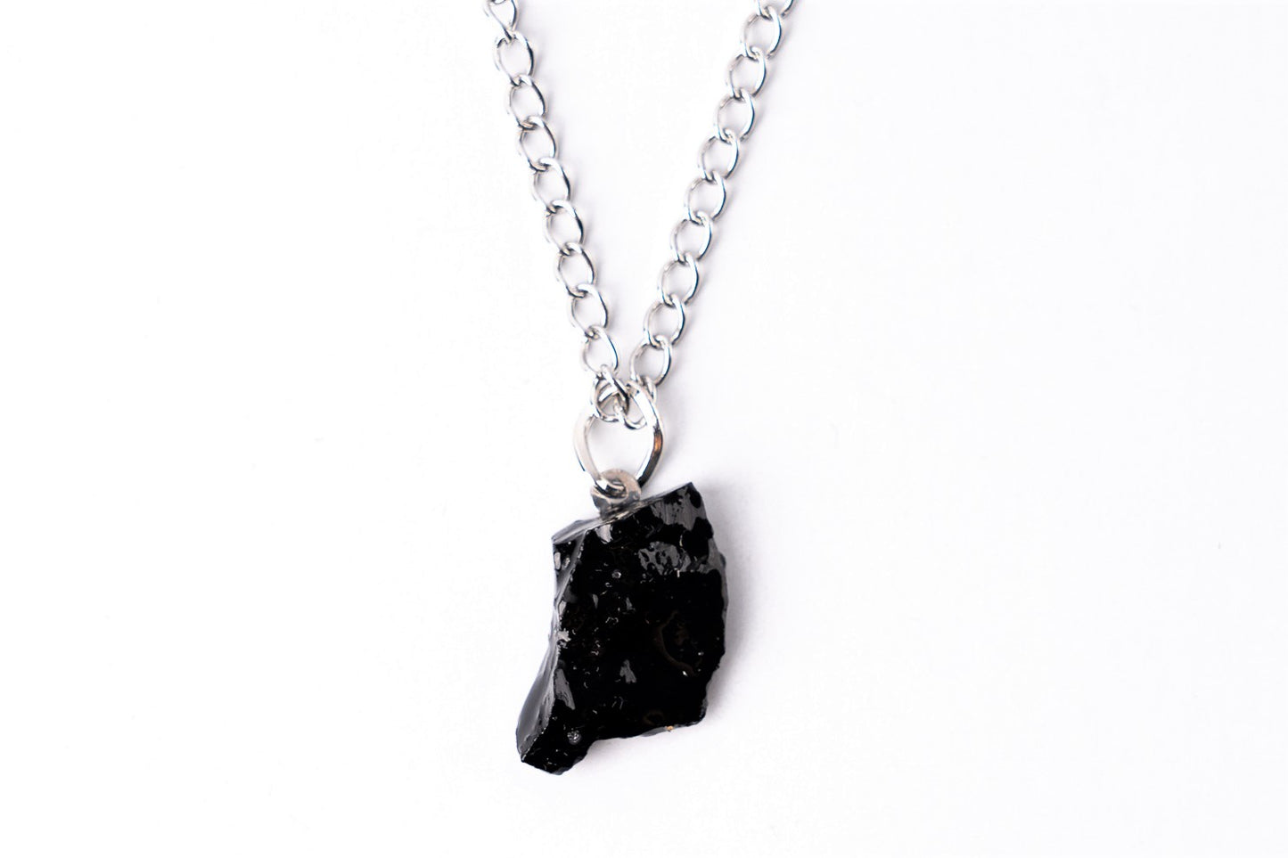 This beautiful necklace combines an edgy attitude and a contemporary feel. A perfect mix of styles and very comfortable to wear. Wear it in black or white for the subtle and stylish upgrade of the styling. Try it in rich, solid colors, too, because it is going to look awesome with a red or purple blouse. With this necklace, winter sweaters won’t be boring anymore, and in summer try it on a simple top. Just don’t save it for special occasions. Because the special occasion is every day!