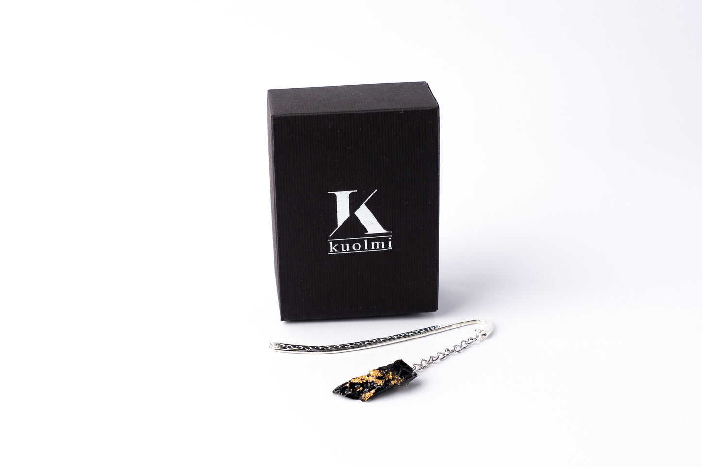 The bookmark is made of hand-picked and processed coal and designed under the KUOLMi brand. True book lovers will appreciate the 20 million-year-old fossil, which reminds them of all the stories it carries with it. Packed in gift packaging with the added description of the coal story.