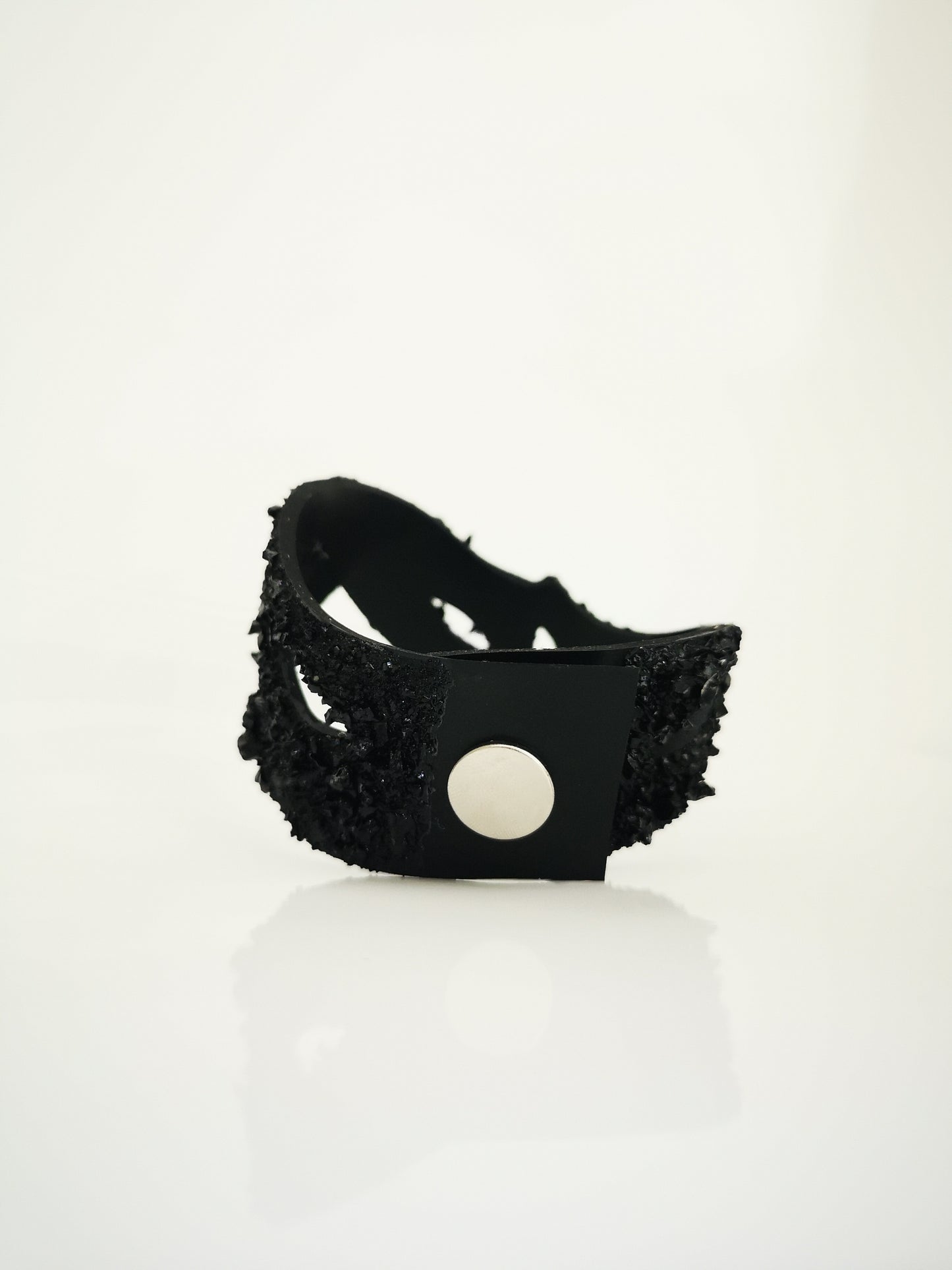 Lace S bracelet with button