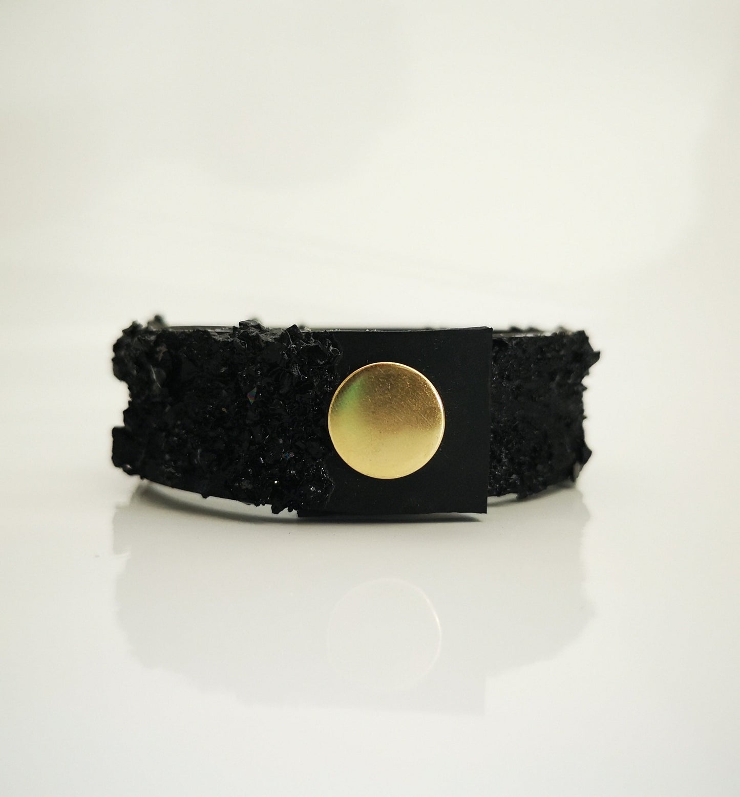 KUOLMi Simple Button Bracelet