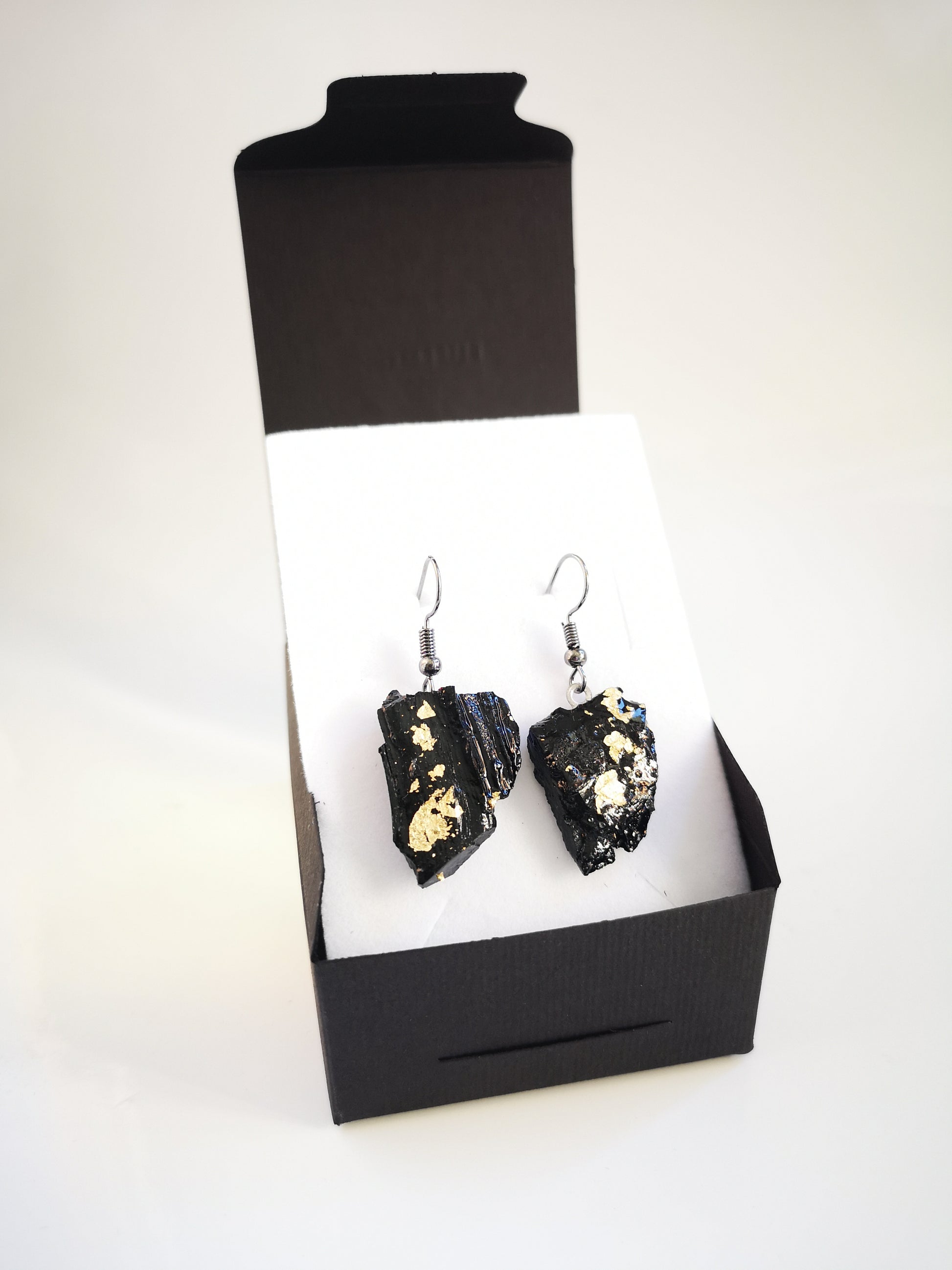 earrings, earrings set, etsy, butterfly, charms, stainless steel, for oval face, long drop, luxury, love, large, black, brands, bridal, big, modern, violet, gold, silver, black, rosegold, round, round face, unique, european, clip on, handmade, jewelry, jewellry, kpop, nz, pinterest, shop, sunflower, type, titanium, uhani, viseči, srebrni, zlati, vijolični, kirursko jeklo, za pripet, rože, roze, roza, ročno delo, antialergijski, medicinski, kamen, naravni, narava, belo zlato, premog, kuolmi, marjeta hribar,
