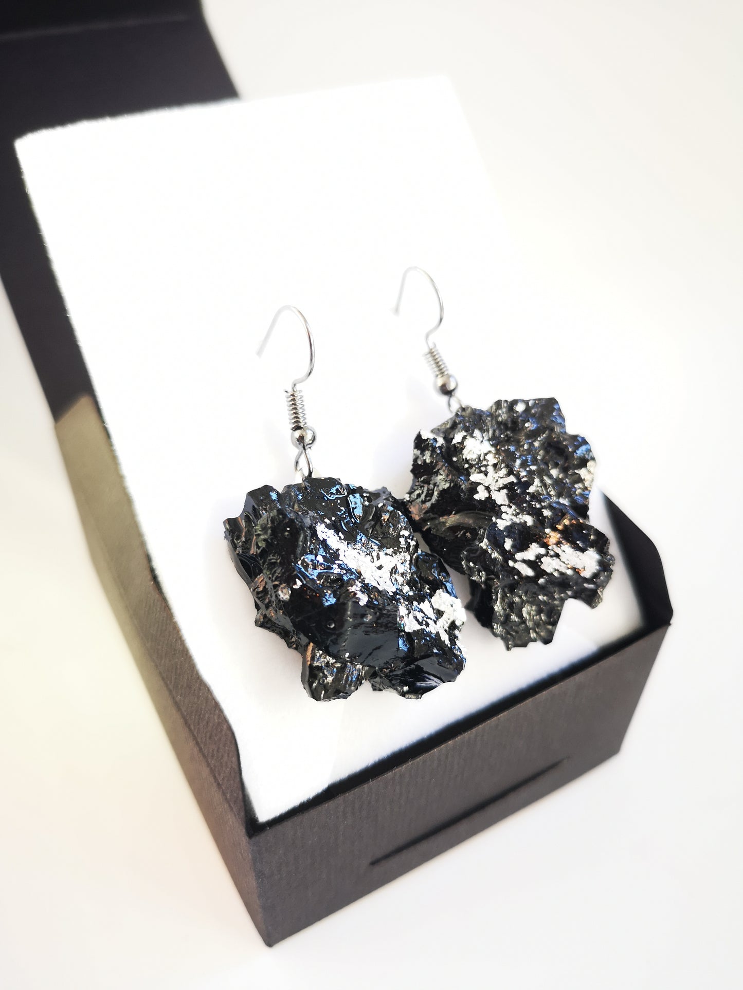 earrings, earrings set, etsy, butterfly, charms, stainless steel, for oval face, long drop, luxury, love, large, black, brands, bridal, big, modern, violet, gold, silver, black, rosegold, round, round face, unique, european, clip on, handmade, jewelry, jewellry, kpop, nz, pinterest, shop, sunflower, type, titanium, uhani, viseči, srebrni, zlati, vijolični, kirursko jeklo, za pripet, rože, roze, roza, ročno delo, antialergijski, medicinski, kamen, naravni, narava, belo zlato, premog, kuolmi, marjeta hribar,
