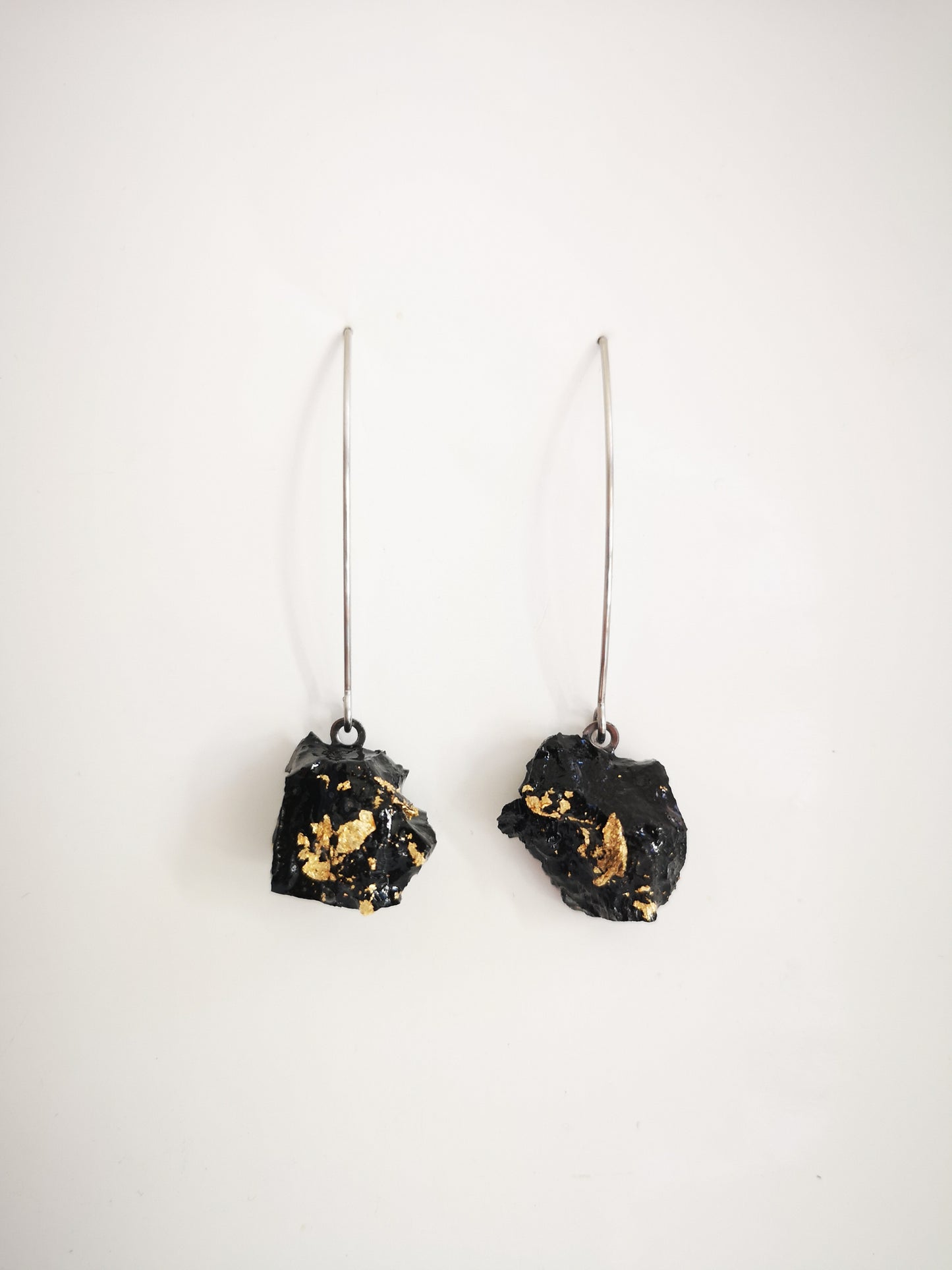The 10 million-year-old stone will shine on you with all its brilliance. Try to combine these earrings with your daily outfit. It also looks special when you wear just one earring! The hooks are made of stainless steel: the color stays the same, the material is very durable, and causes no allergies. And most important, say goodbye to heavy earrings that feel uncomfortable – with KUOLMi, comfort always comes first!