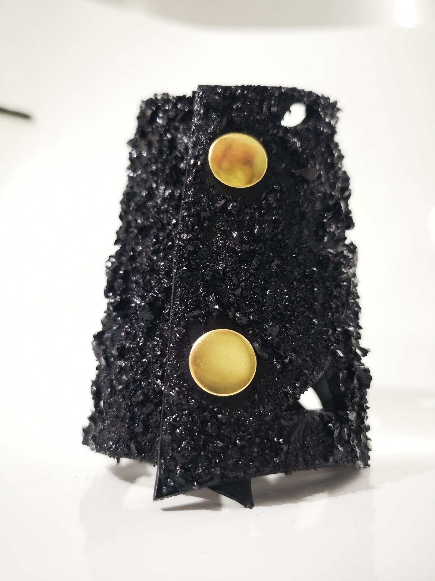 Lace L bracelet with button