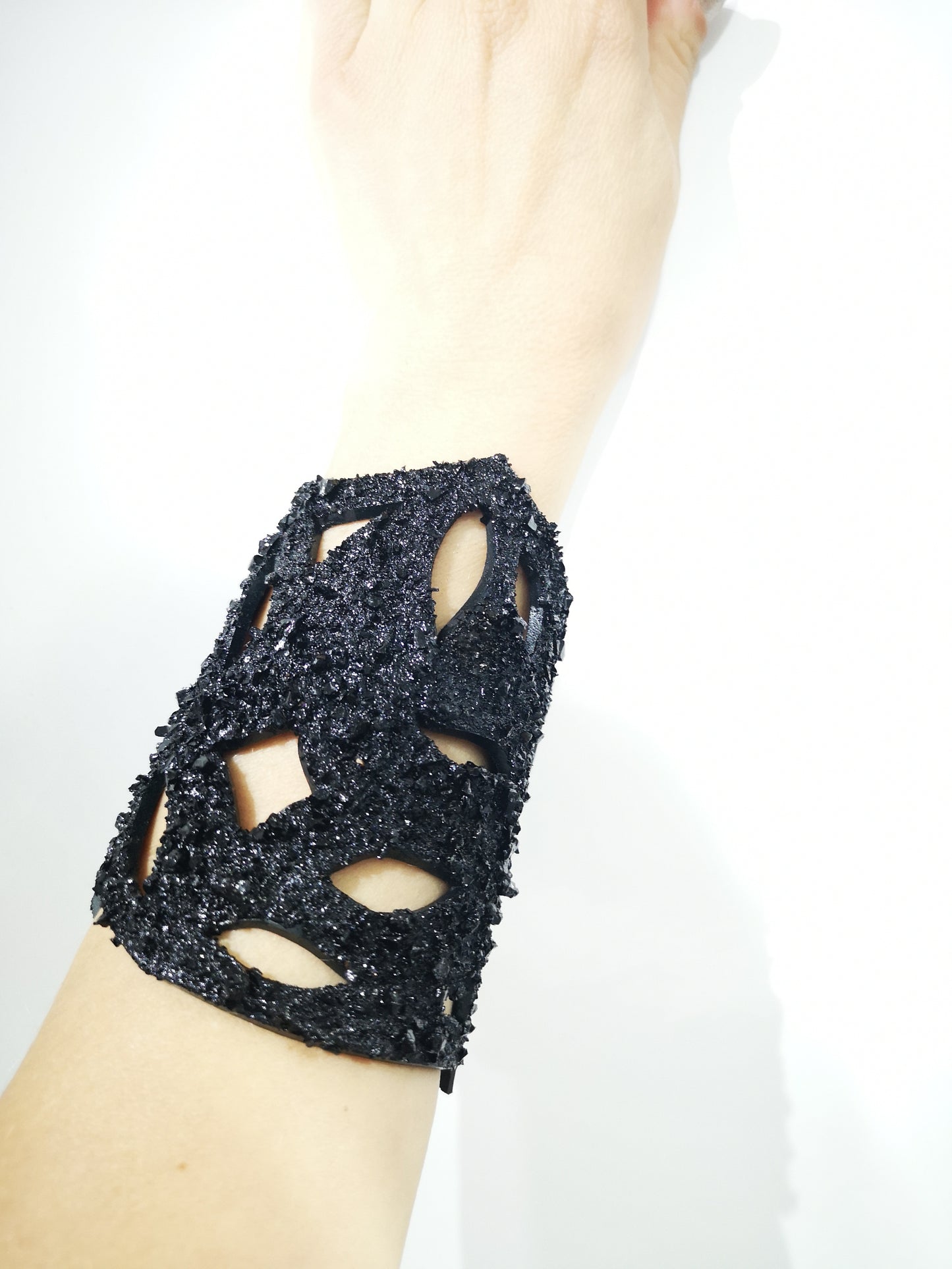 Lace L bracelet with button