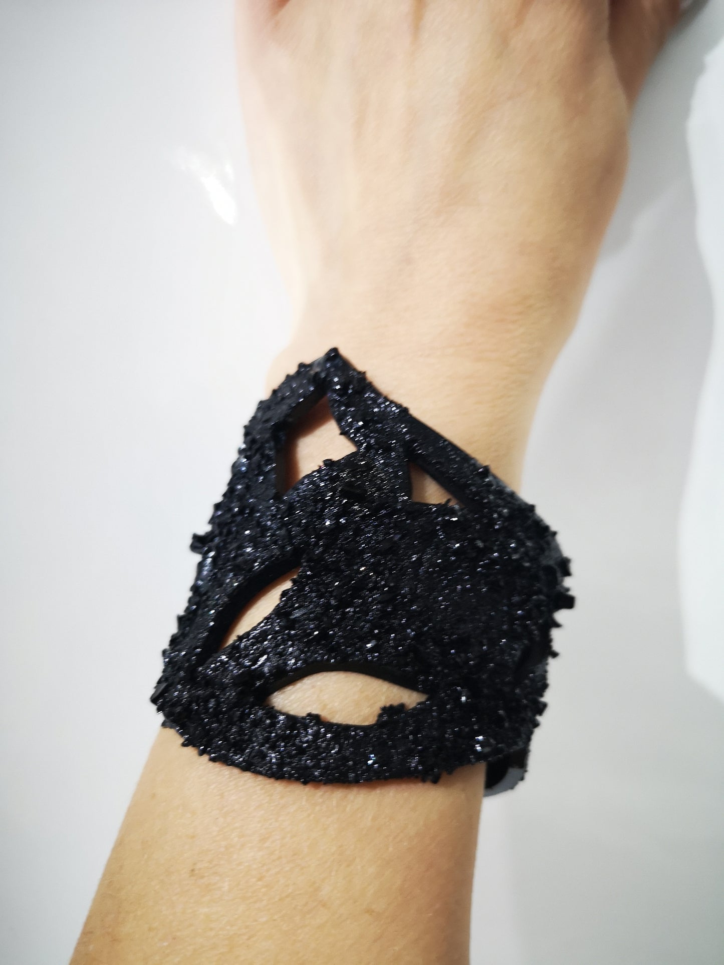 Lace bracelet M with button