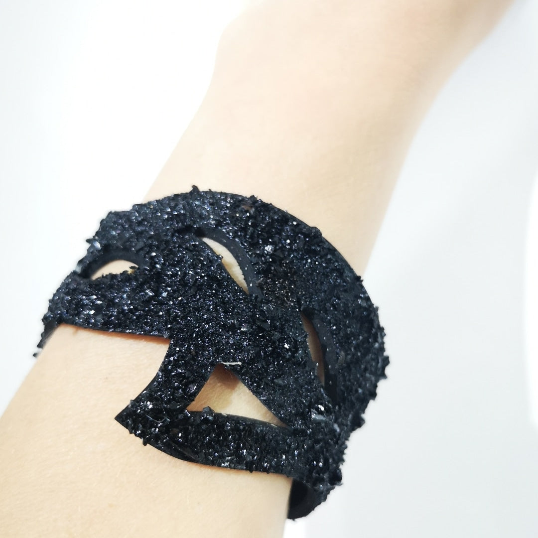Lace S bracelet with button