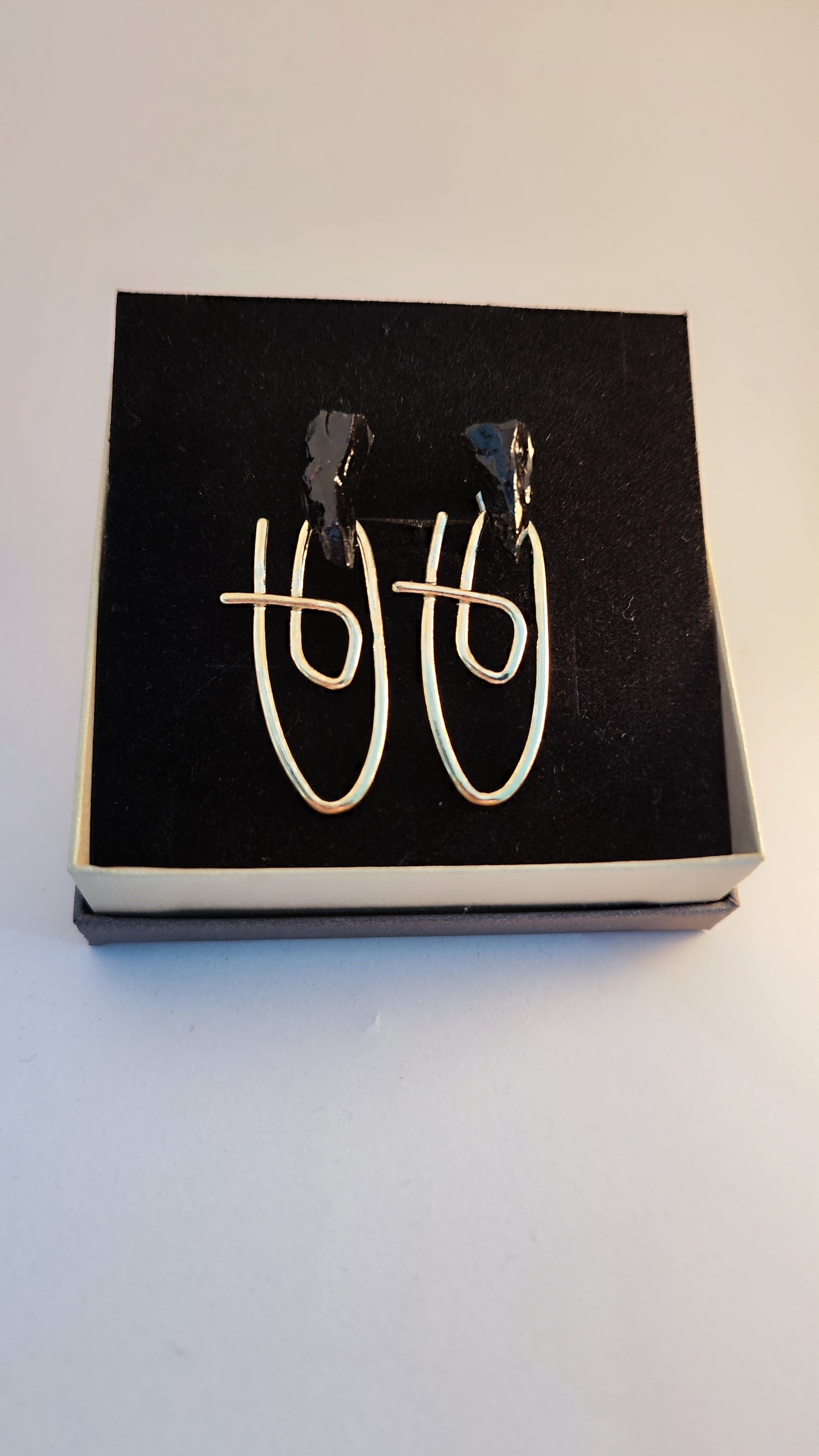 uhani viseci srebrni rose gold kirursko jeklo za pripet roze rože vijolični roza ročno delo antialergeni medicinski klip kamen premog kuolmi belo zlato marjeta hribar izdelano iz premoga. earrings set etsy butterfly charms stainless steel eu fly for oval face long drop luxury love large black brands bridal big coal modern silver rosegold round face unique european gold clip on handmade jewelry jewellry kpop nz pinterest shop sunflower type titanium