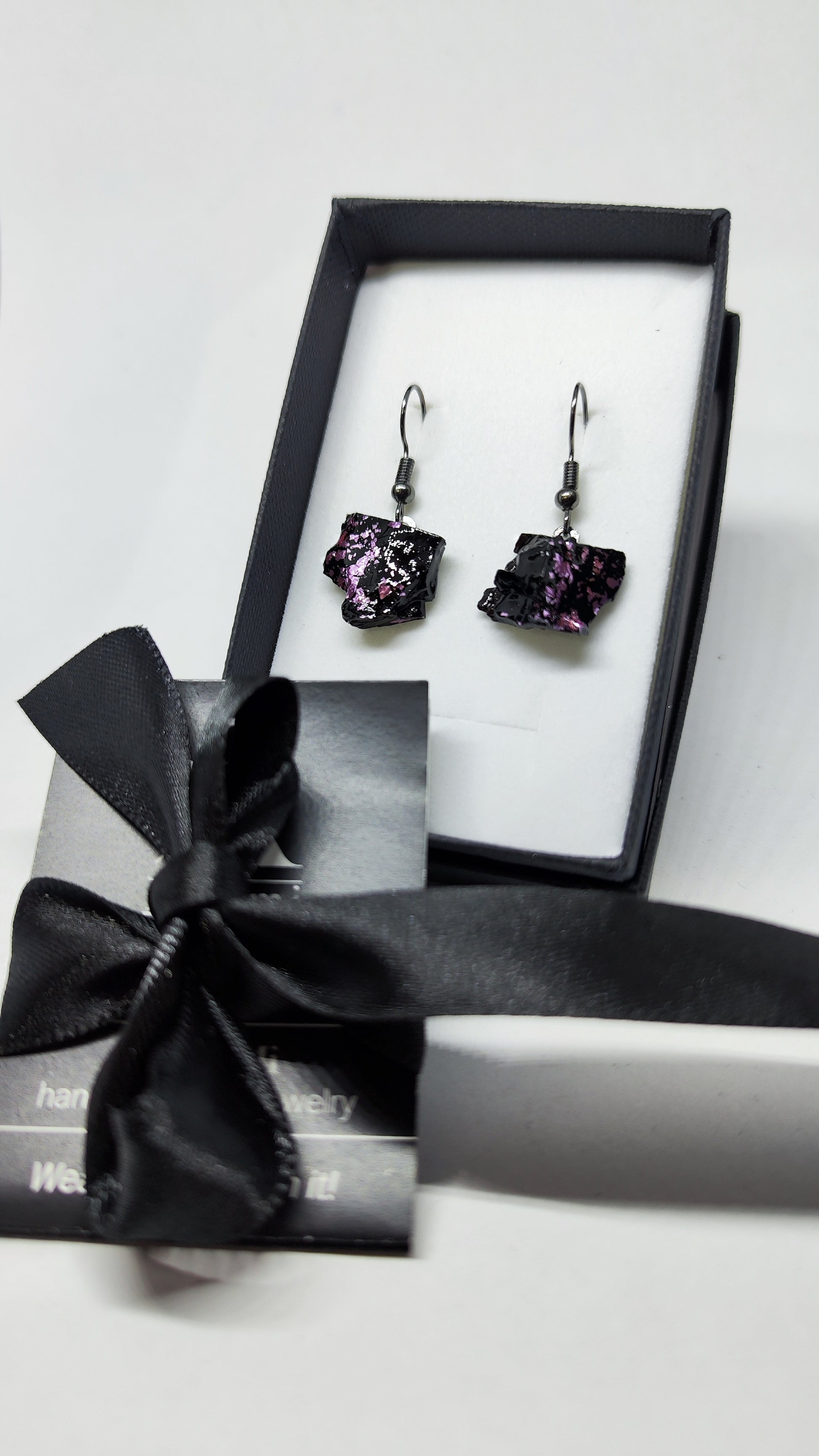 uhani viseci srebrni rose gold kirursko jeklo za pripet roze rože vijolični roza ročno delo antialergeni medicinski klip kamen premog kuolmi belo zlato marjeta hribar izdelano iz premoga. earrings set etsy butterfly charms stainless steel eu fly for oval face long drop luxury love large black brands bridal big coal modern silver rosegold round face unique european gold clip on handmade jewelry jewellry kpop nz pinterest shop sunflower type titanium