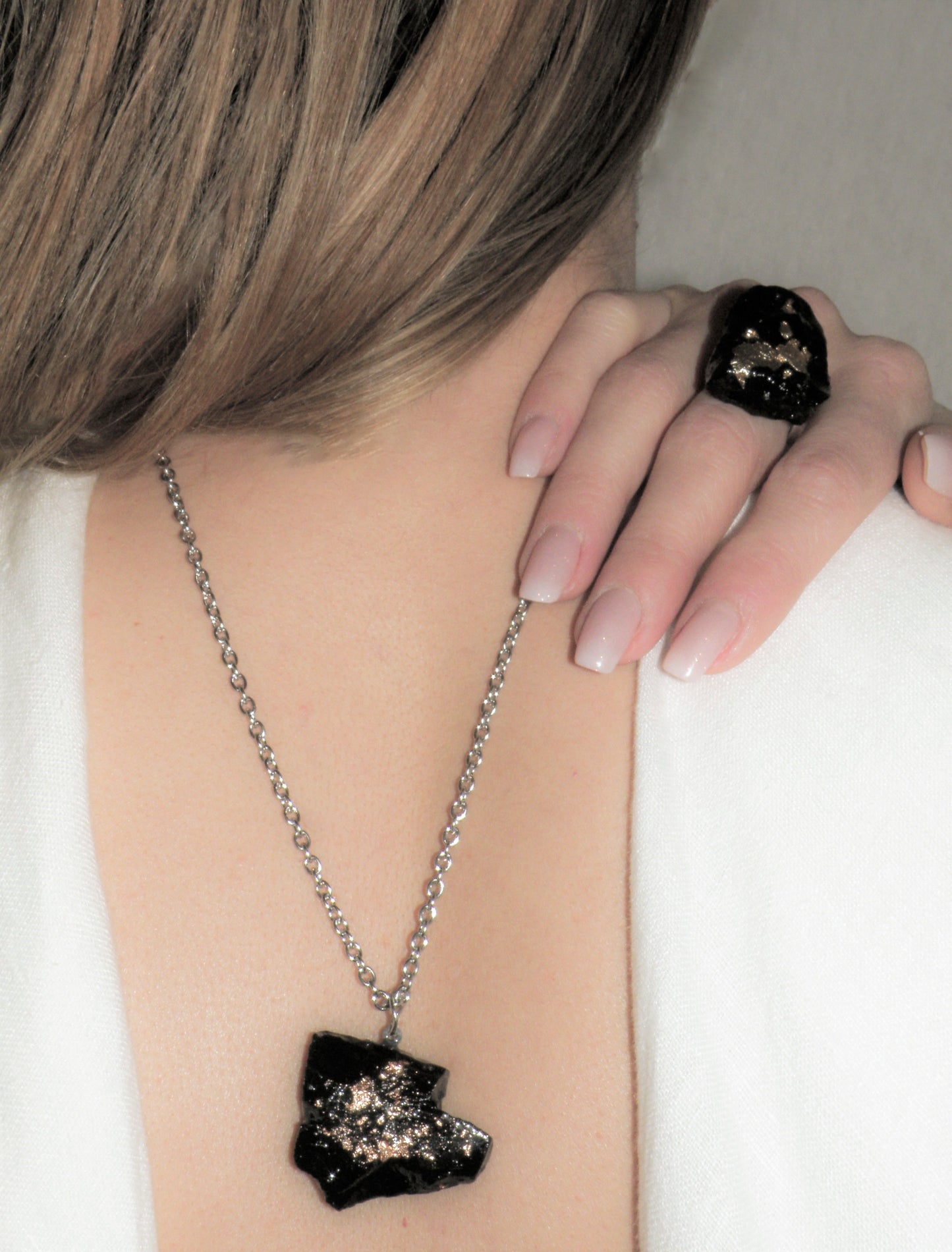 The KUOLMi Necklace is made of 10 million-year-old stone. Due to its black luster and special organic shape, each piece is unique and unrepeatable in its appearance. It is made entirely by hand from coal and stainless steel. The size is adjustable. Jewelry is packaged in a gift box. The story about coal from which the bracelet was made is included as a gift. Mighty and powerful.