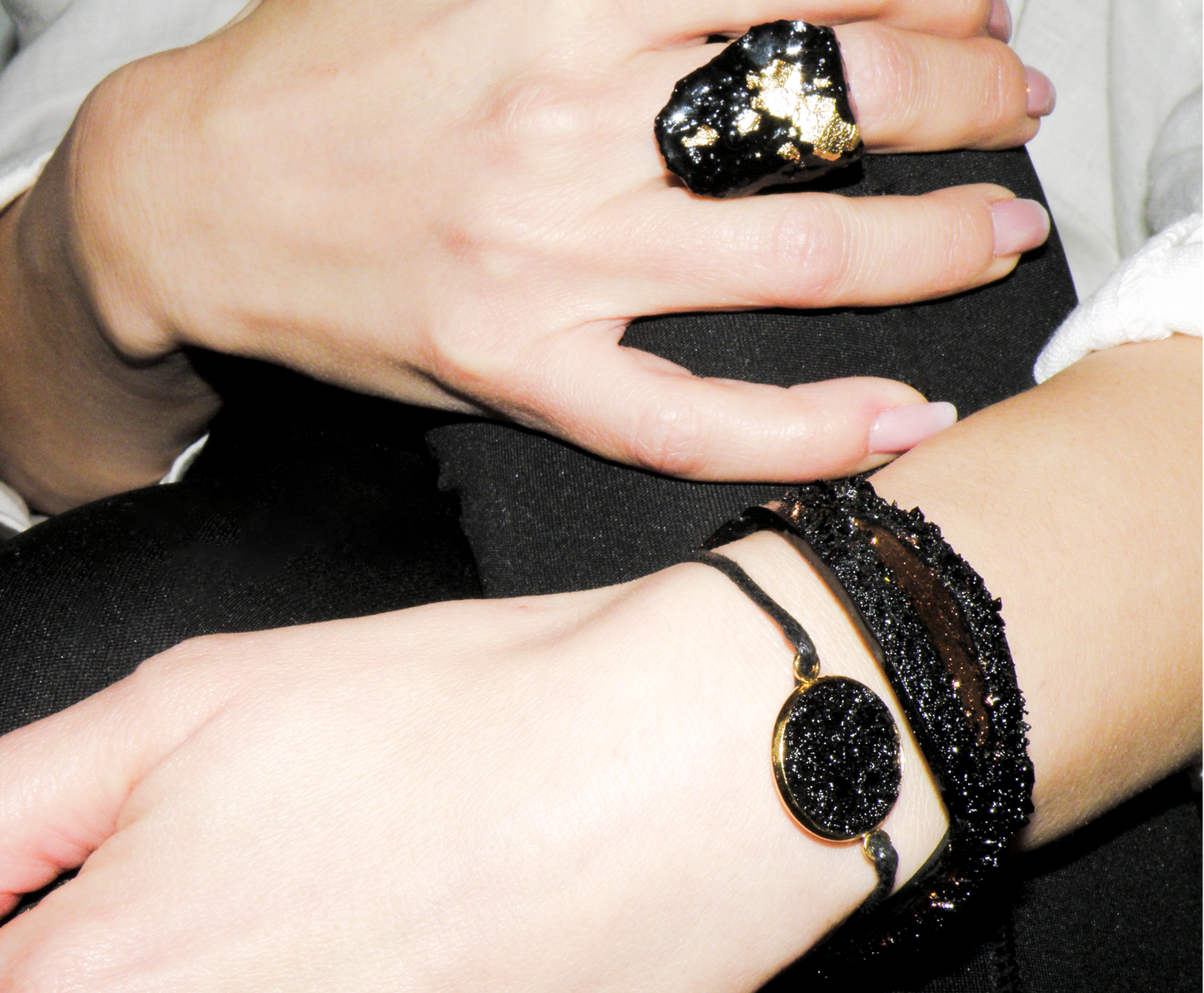 The KUOLMi handmade ring is a fantastic accessory that makes the look perfect. The 10 million-year-old stone will shine on your hand with all its brilliance. The ring is made of coal and stainless steel. It is adjustable in size. The image is symbolic because each piece is handmade, unrepeatable, and unique. The ring is packaged in gift packaging with an added description of the coal story.