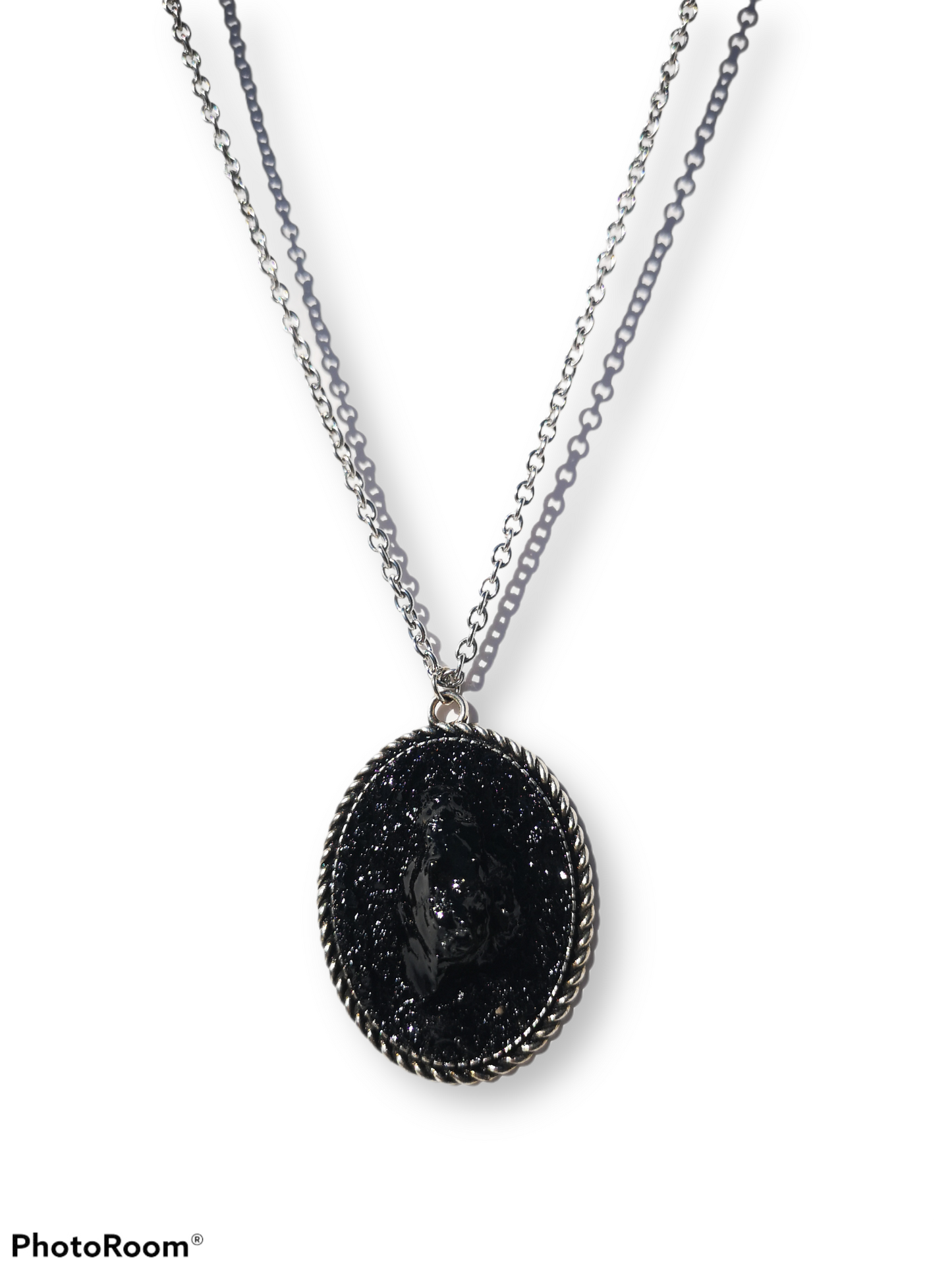 KUOLMi Oval Necklace