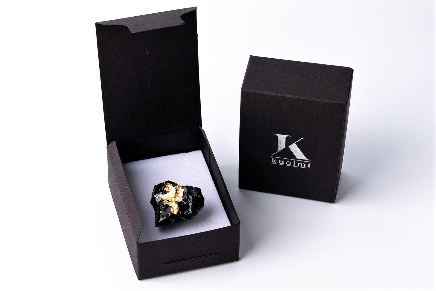 The KUOLMi handmade ring is a fantastic accessory that makes the look perfect. The 10 million-year-old stone will shine on your hand with all its brilliance. The ring is made of coal and stainless steel. It is adjustable in size. The image is symbolic because each piece is handmade, unrepeatable, and unique. The ring is packaged in gift packaging with an added description of the coal story.