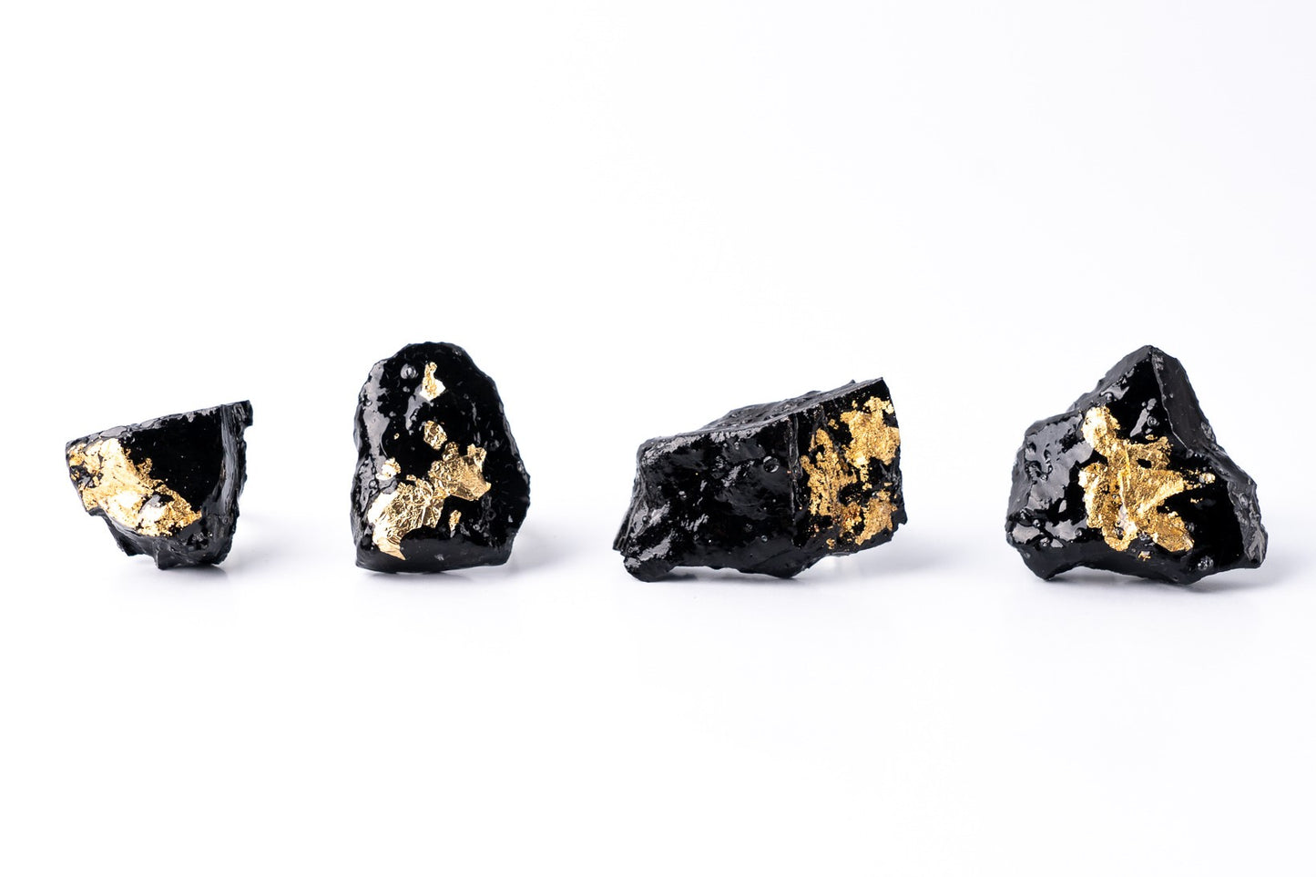The KUOLMi handmade ring is a fantastic accessory that makes the look perfect. The 10 million-year-old stone will shine on your hand with all its brilliance. The ring is made of coal and stainless steel. It is adjustable in size. The image is symbolic because each piece is handmade, unrepeatable, and unique. The ring is packaged in gift packaging with an added description of the coal story.