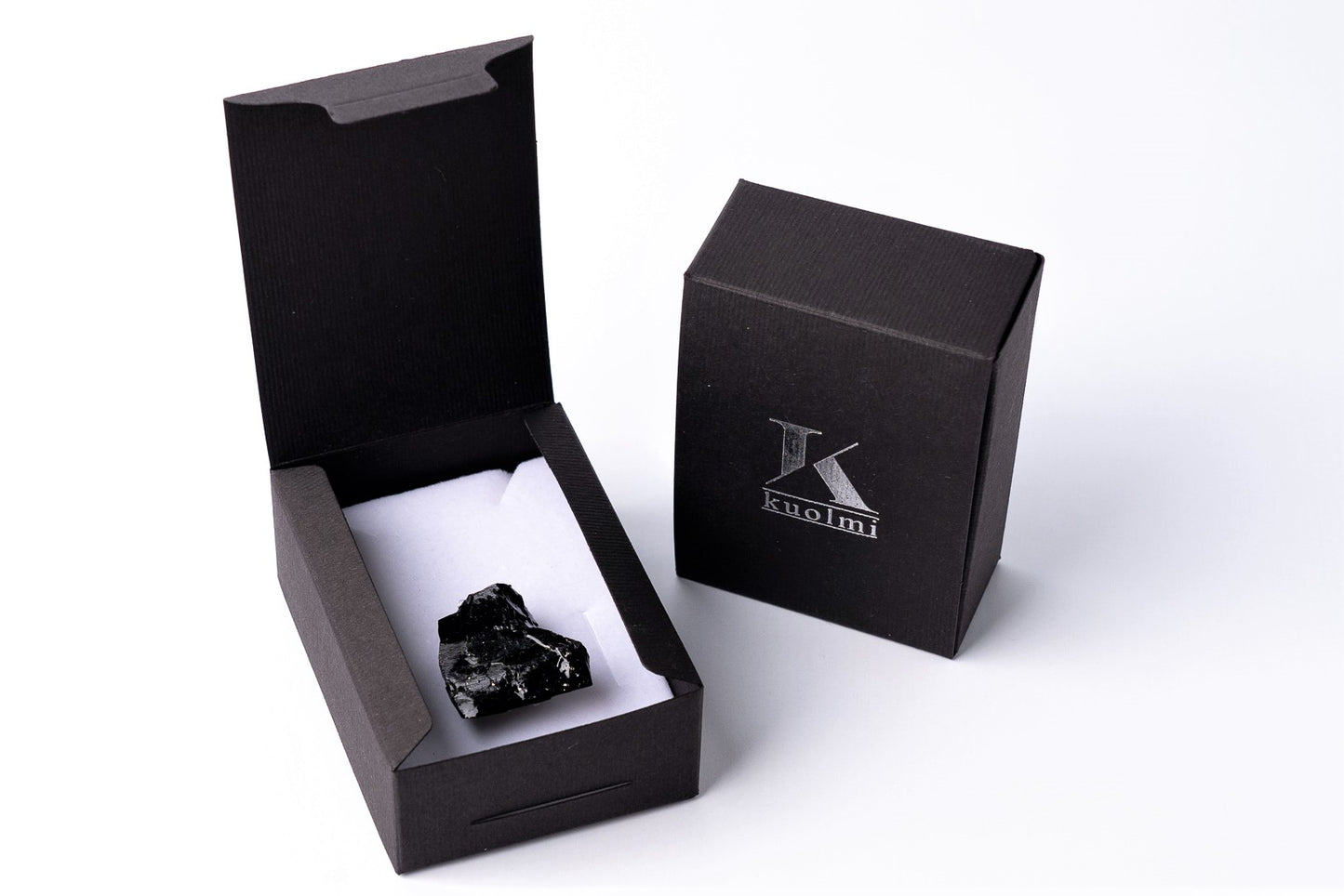 The 10 million-year-old stone will shine on your hand with all its brilliance. The ring is made of coal and stainless steel. This statement piece combines an edgy attitude and fashion. It is comfortable to wear and very durable at the same time. Try to wear it with various stylings, from casual to edgy. This ring brings elegance and a classy feel to any wardrobe.