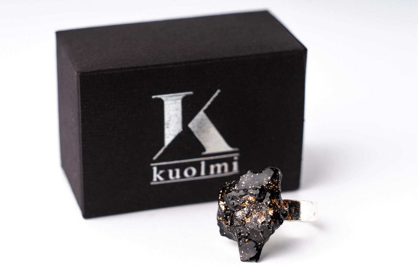 The 10 million-year-old stone will shine on your hand with all its brilliance. The ring is made of coal and stainless steel. This statement piece combines an edgy attitude and fashion. It is comfortable to wear and very durable at the same time. Try to wear it with various stylings, from casual to edgy. This ring brings elegance and a classy feel to any wardrobe.