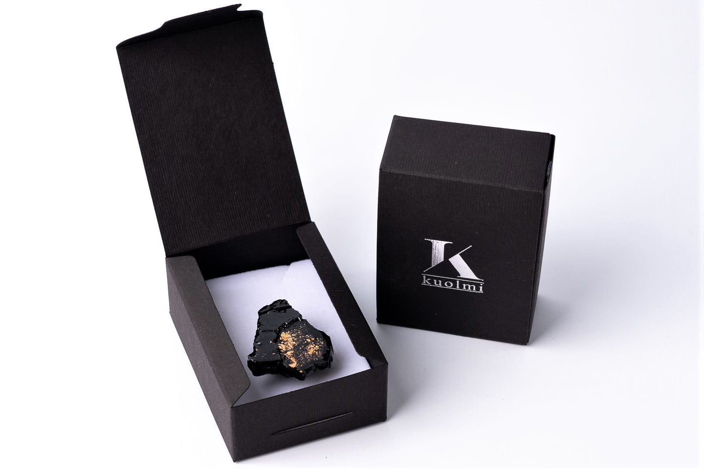 The 10 million-year-old stone will shine on your hand with all its brilliance. The ring is made of coal and stainless steel. This statement piece combines an edgy attitude and fashion. It is comfortable to wear and very durable at the same time. Try to wear it with various stylings, from casual to edgy. This ring brings elegance and a classy feel to any wardrobe.