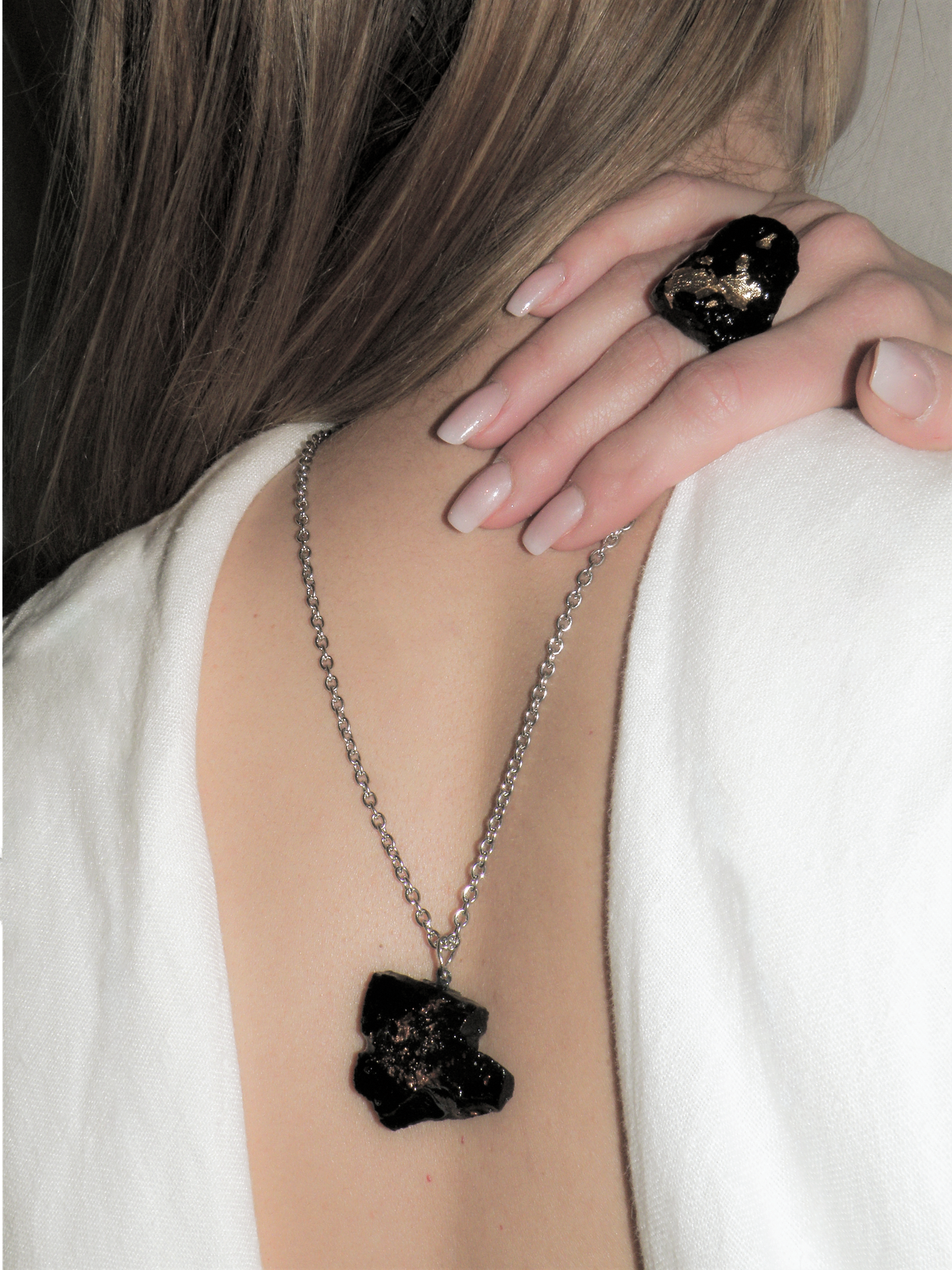 The KUOLMi handmade ring is a fantastic accessory that makes the look perfect. The 10 million-year-old stone will shine on your hand with all its brilliance. The ring is made of coal and stainless steel. It is adjustable in size. The image is symbolic because each piece is handmade, unrepeatable, and unique. The ring is packaged in gift packaging with an added description of the coal story.
