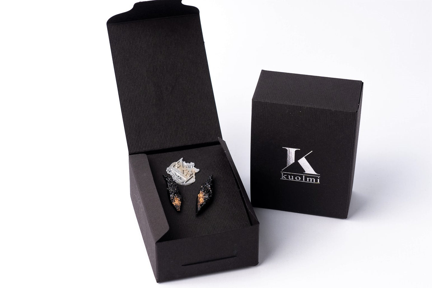The 10 million-year-old stone will shine on you with all its brilliance. The earrings are made of coal and stainless steel. The image is symbolic because each piece is handmade, unrepeatable, and unique. The earrings are packaged in gift packaging with an added description of the coal story. Enjoy the richness of this statement piece of jewelry. Beautiful and quality materials are joined in a timeless tear shape.