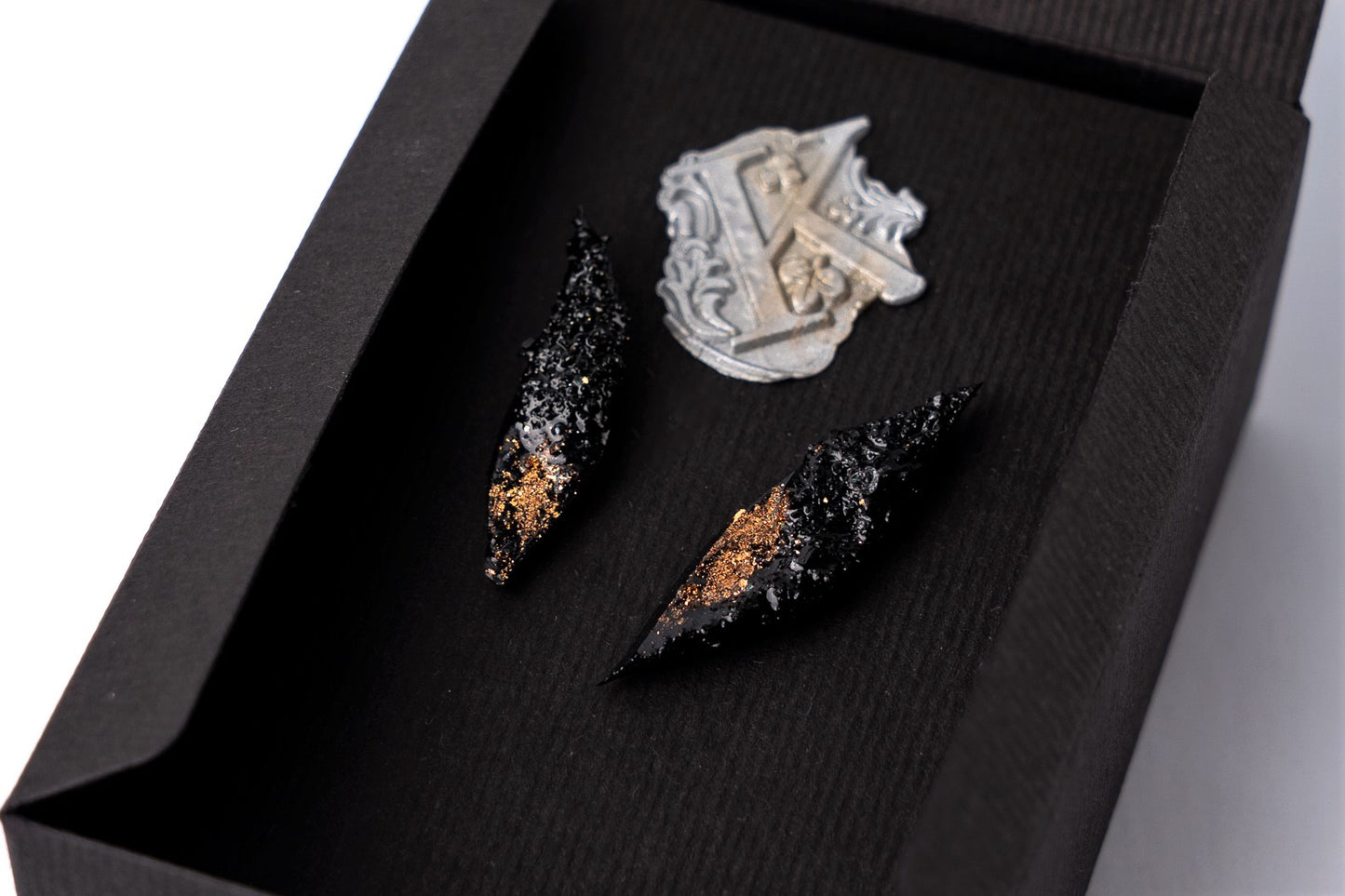 The 10 million-year-old stone will shine on you with all its brilliance. The earrings are made of coal and stainless steel. The image is symbolic because each piece is handmade, unrepeatable, and unique. The earrings are packaged in gift packaging with an added description of the coal story. Enjoy the richness of this statement piece of jewelry. Beautiful and quality materials are joined in a timeless tear shape.