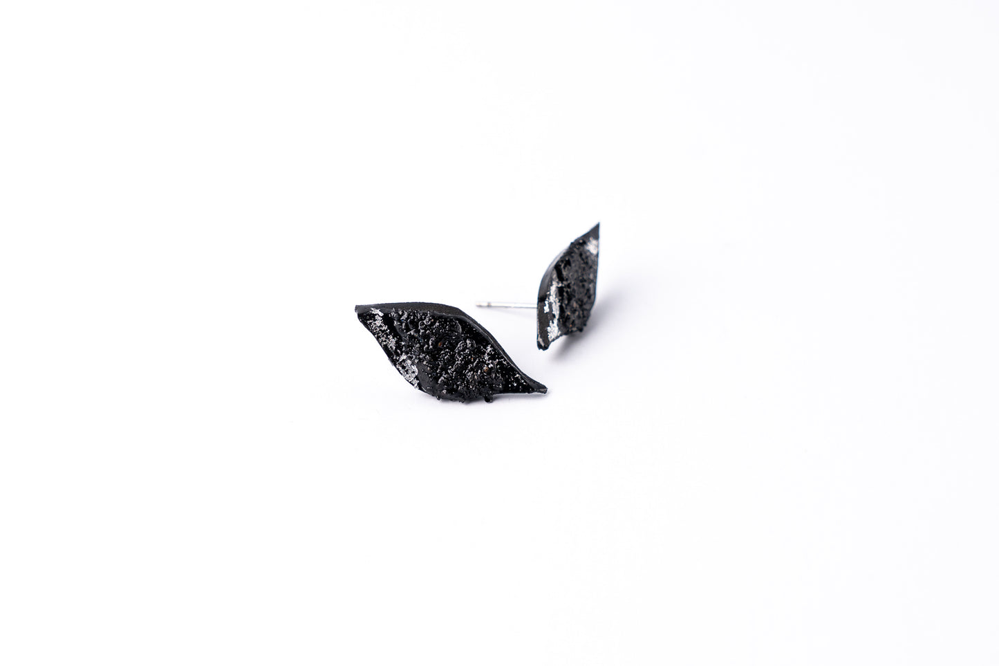 The 10 million-year-old stone will shine on you with all its brilliance. The earrings are made of coal and stainless steel. The image is symbolic because each piece is handmade, unrepeatable, and unique. The earrings are packaged in gift packaging with an added description of the coal story. Enjoy the richness of this statement piece of jewelry. Beautiful and quality materials are joined in a timeless tear shape.