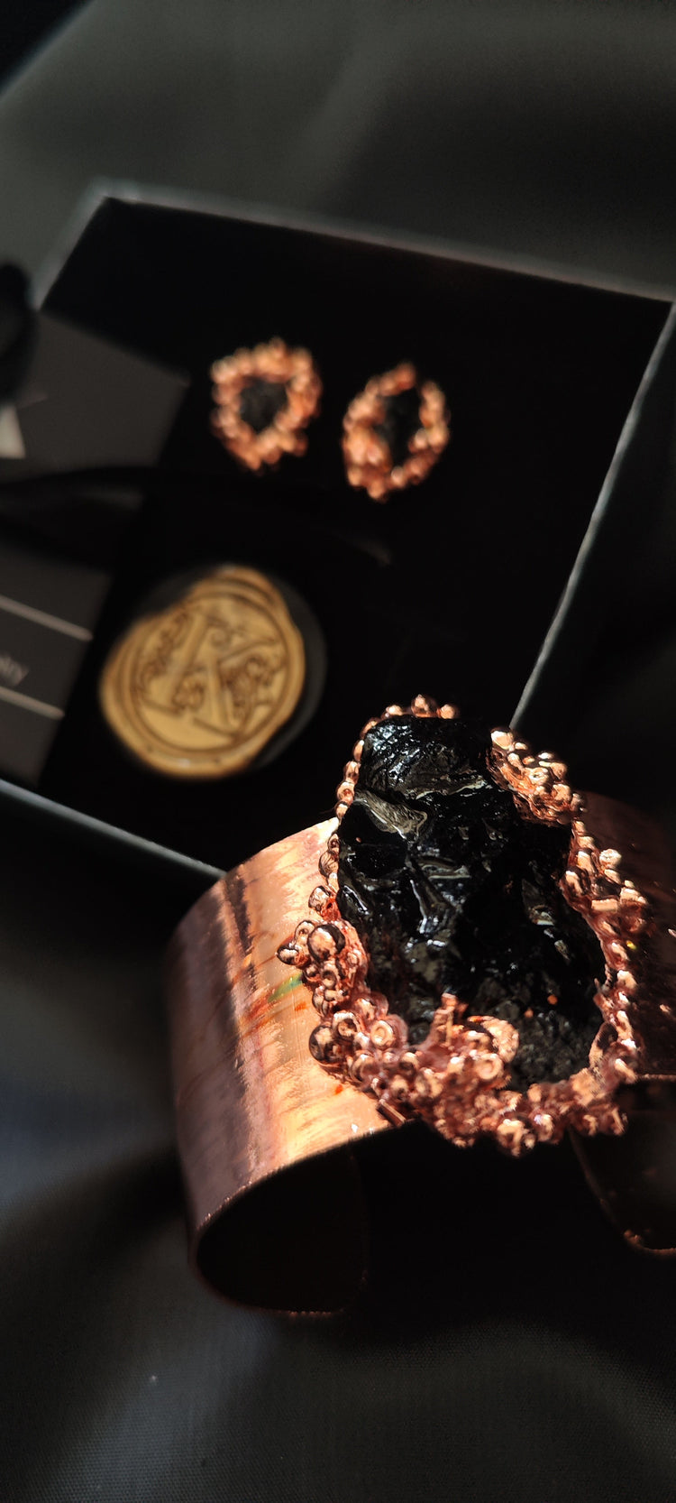 KUOLMi fashion bracelet from coal