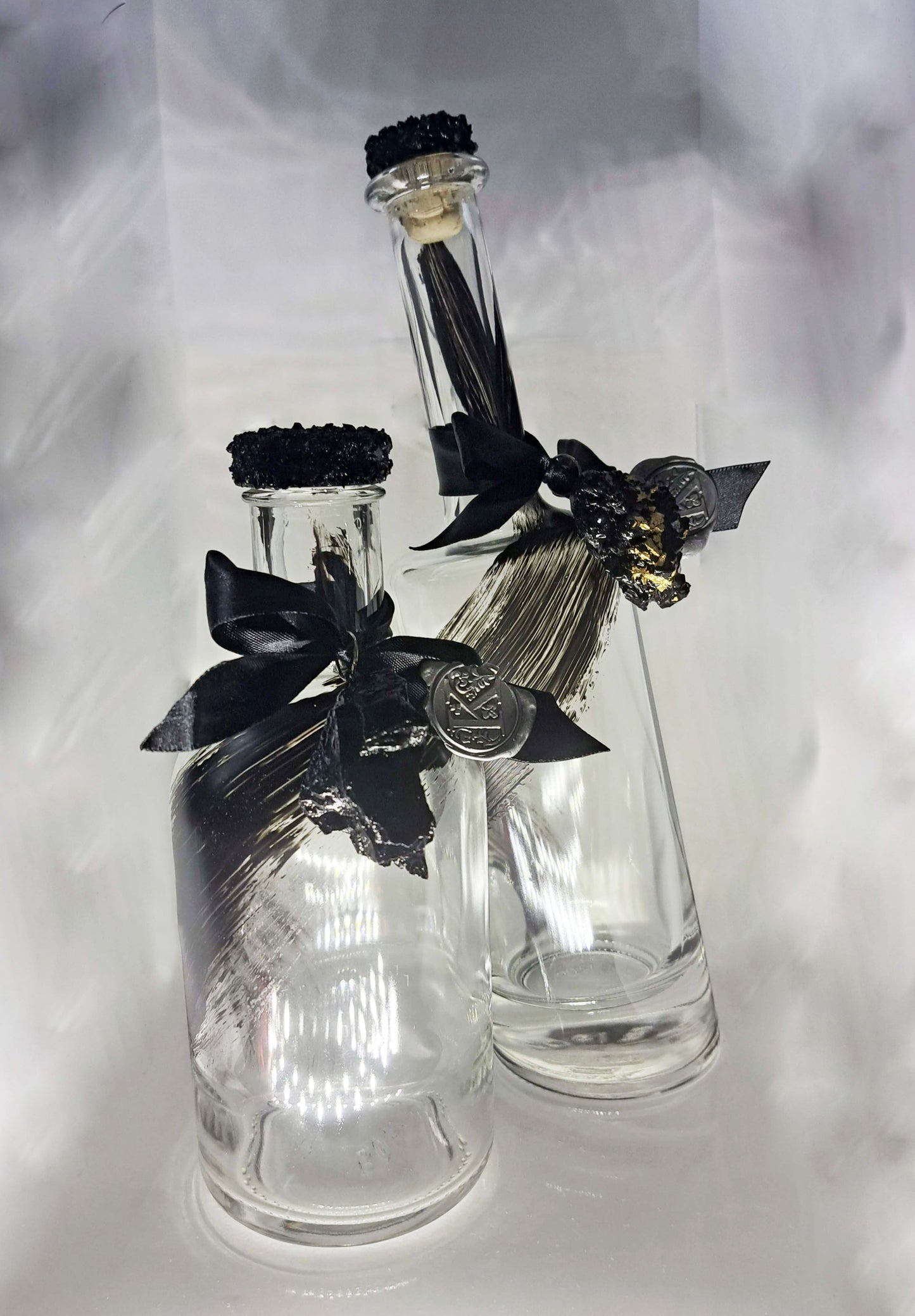 Steklenica KUOLMi Flaša, nakit iz premoga, poslovna darila, steklarna Hrastnik, svilen trak