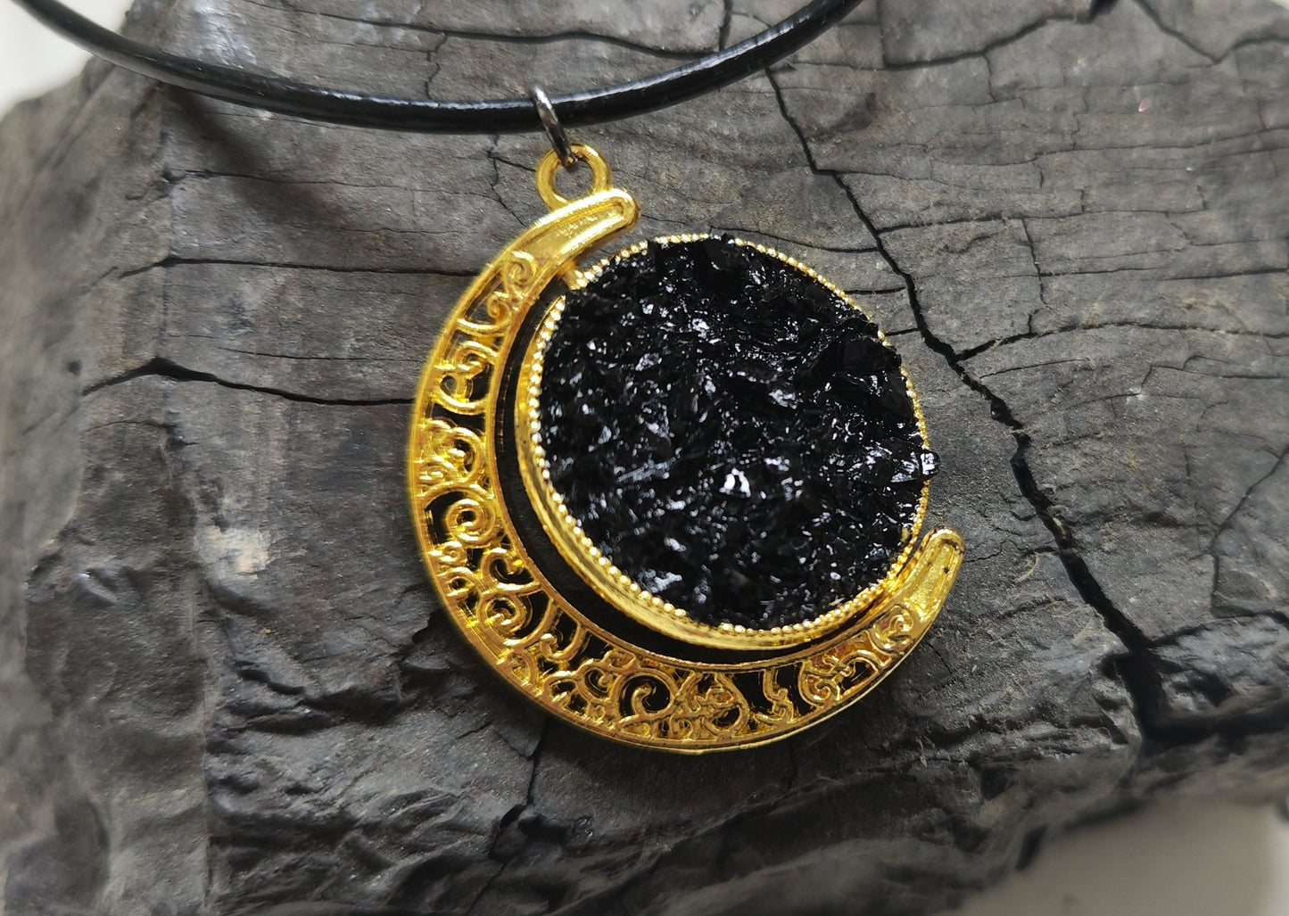 Nakit KUOLMi, nakit iz premoga, premog, luna, spinner, verižica, vrvica, vrtljiv obesek